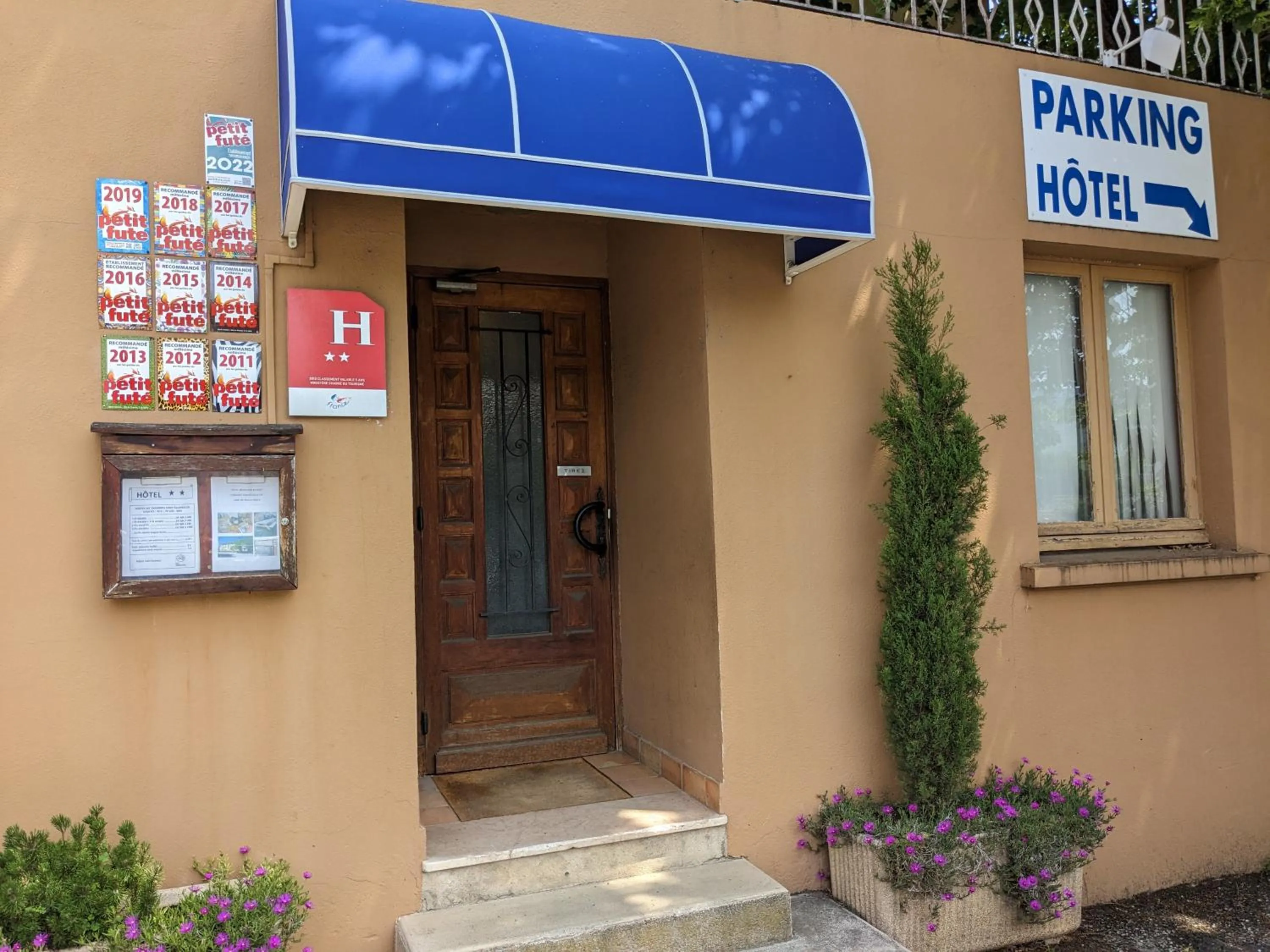 Facade/entrance in Hotel des Voyageurs