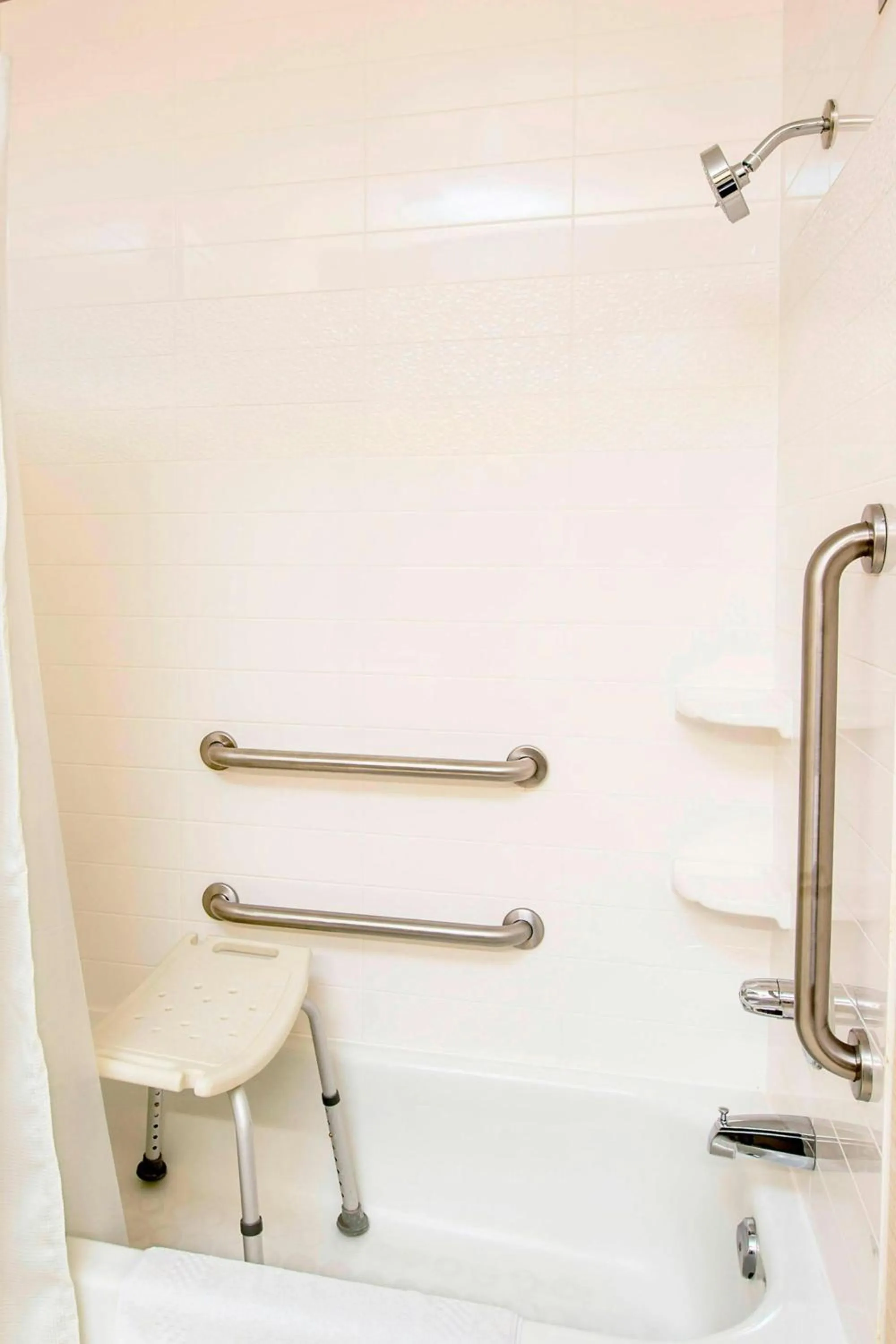 Bathroom in Fairfield Inn Tuscaloosa