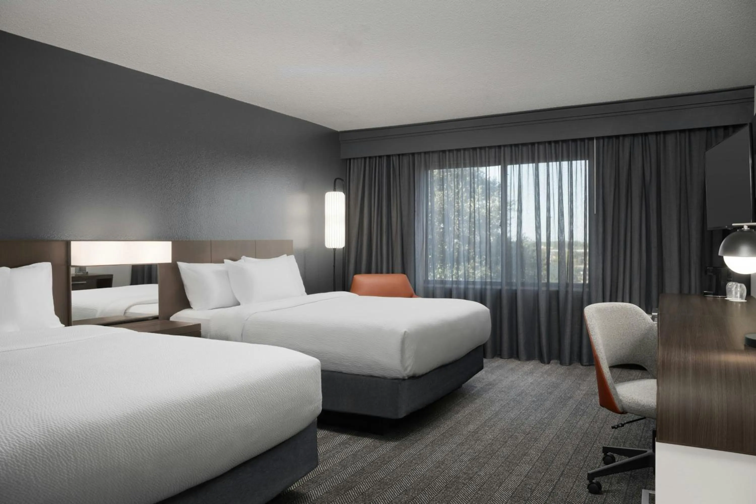 Photo of the whole room, Bed in Courtyard by Marriott Lakeland