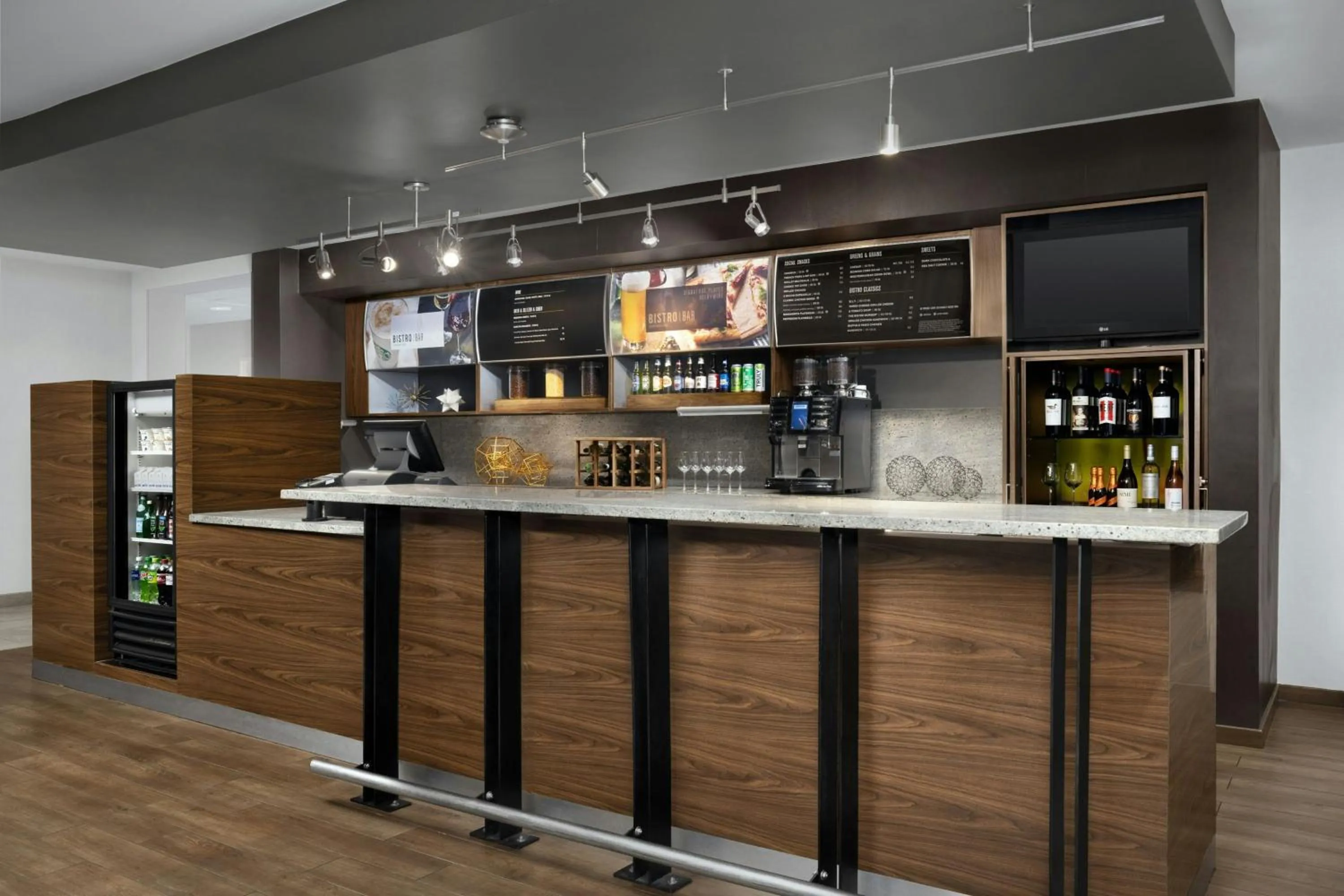 Lounge or bar in Courtyard by Marriott Lakeland