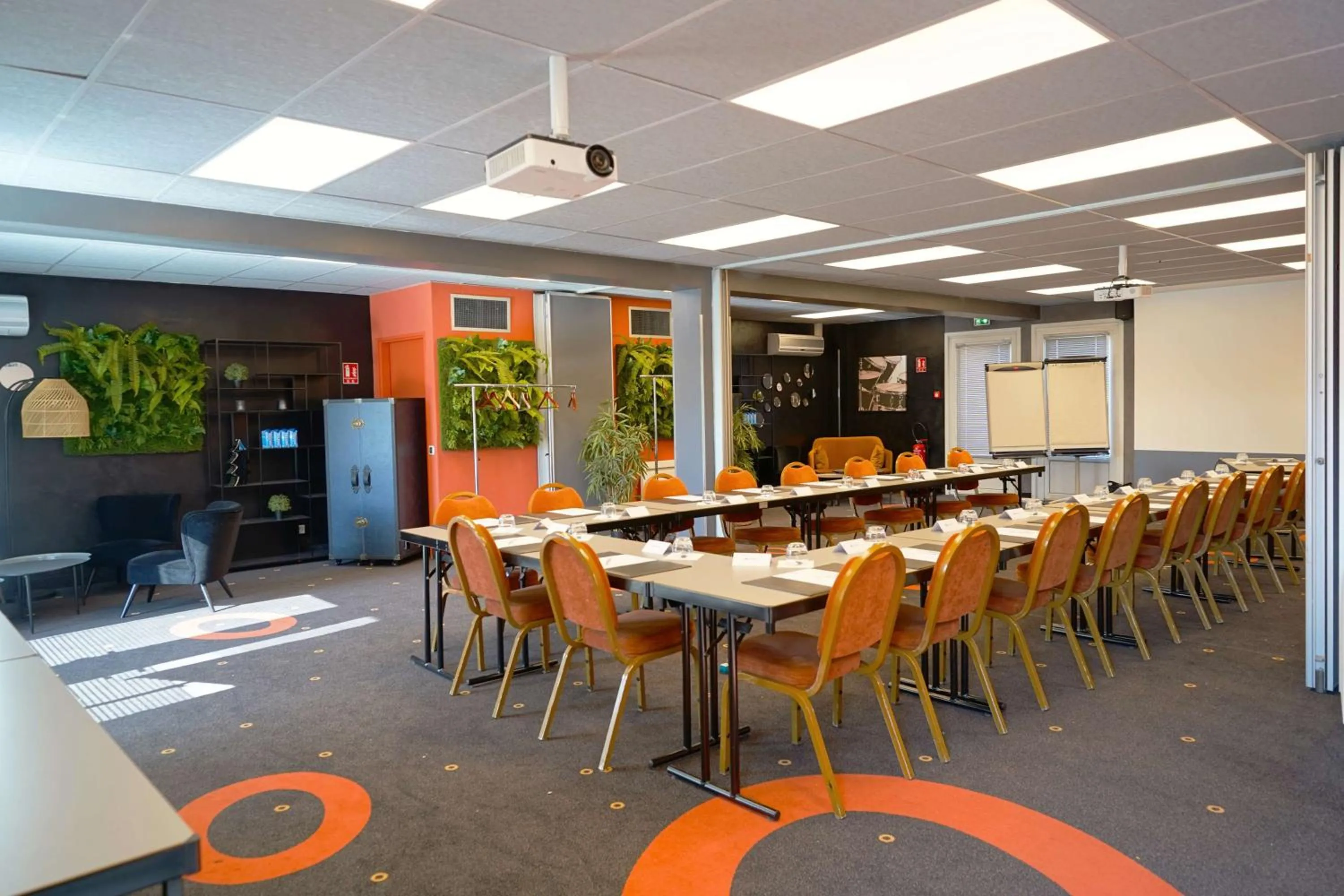 Meeting/conference room in Hôtel Best Western The Wish Versailles