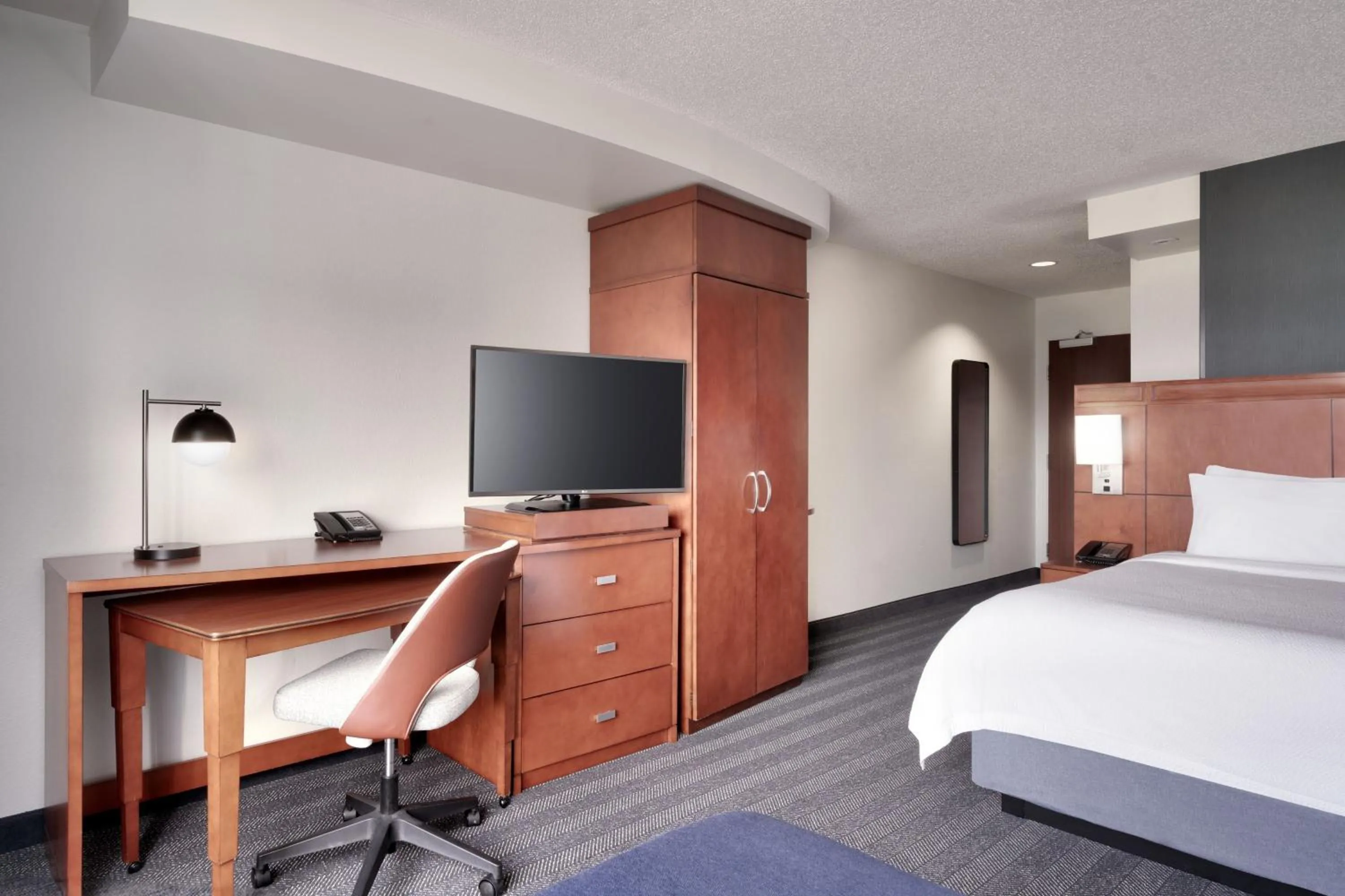 Photo of the whole room, Bed in Courtyard by Marriott Johnson City