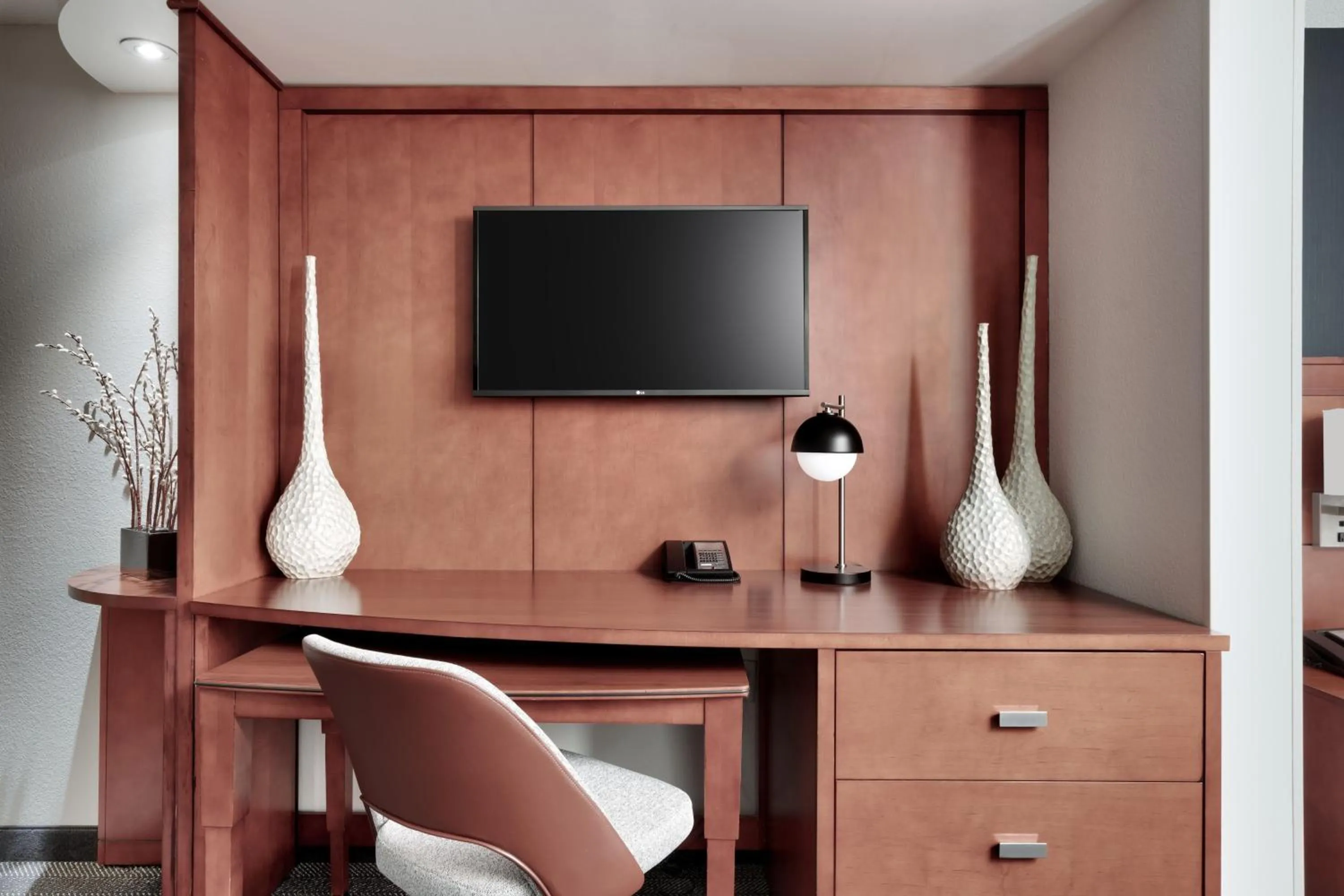 Photo of the whole room in Courtyard by Marriott Johnson City