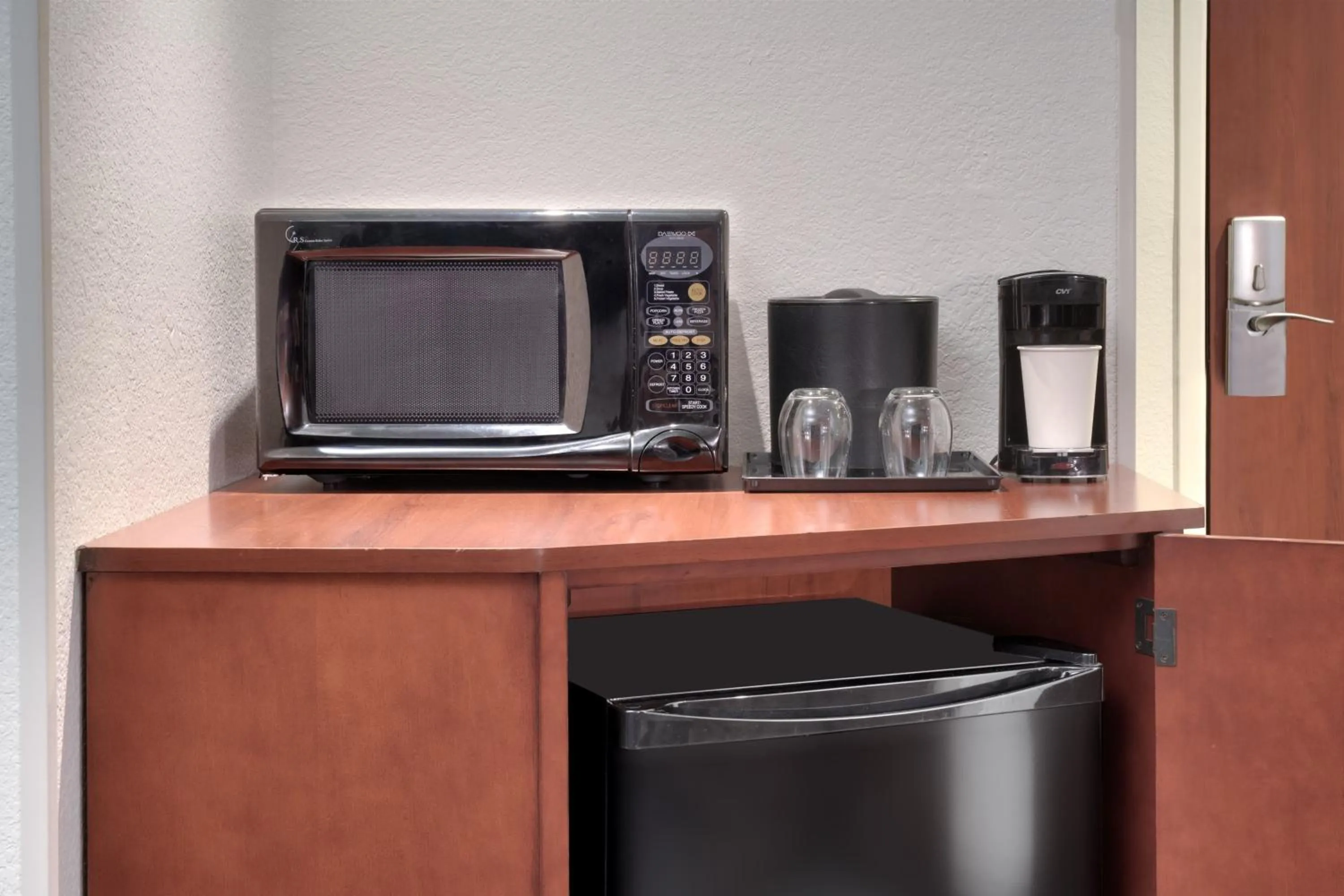 Photo of the whole room in Courtyard by Marriott Johnson City