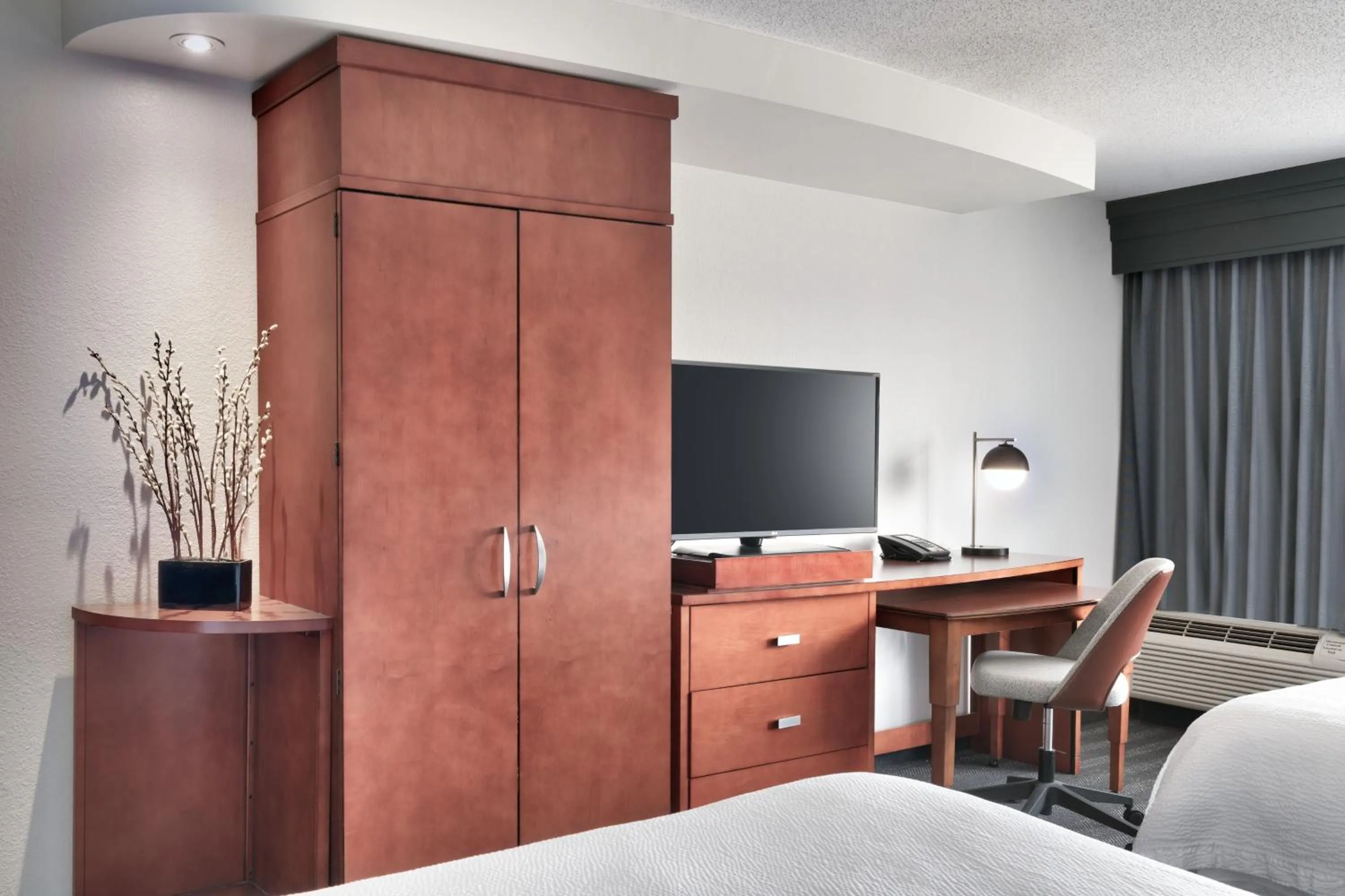 Photo of the whole room, Bed in Courtyard by Marriott Johnson City