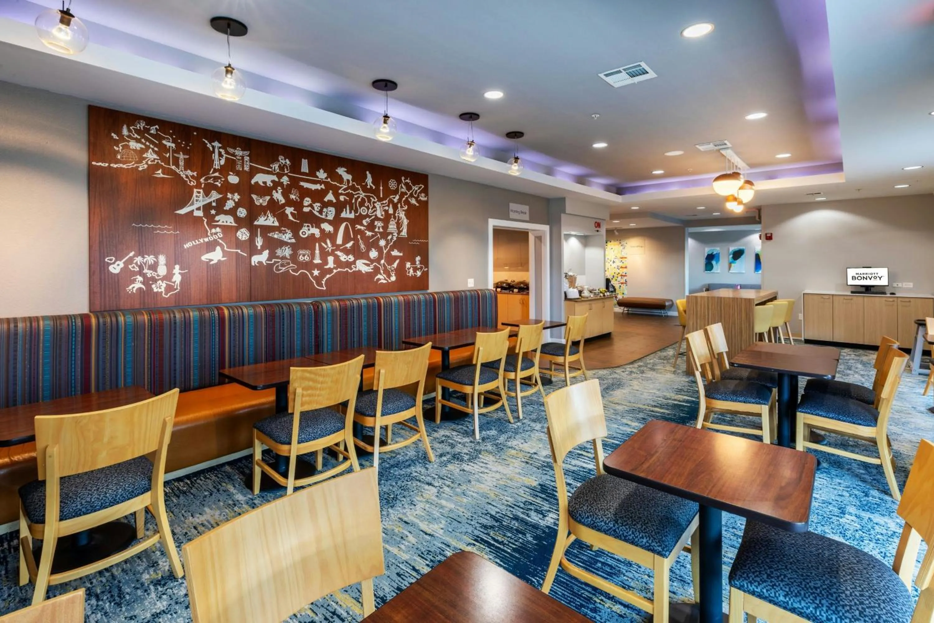 Breakfast in TownePlace Suites by Marriott Tulsa Broken Arrow