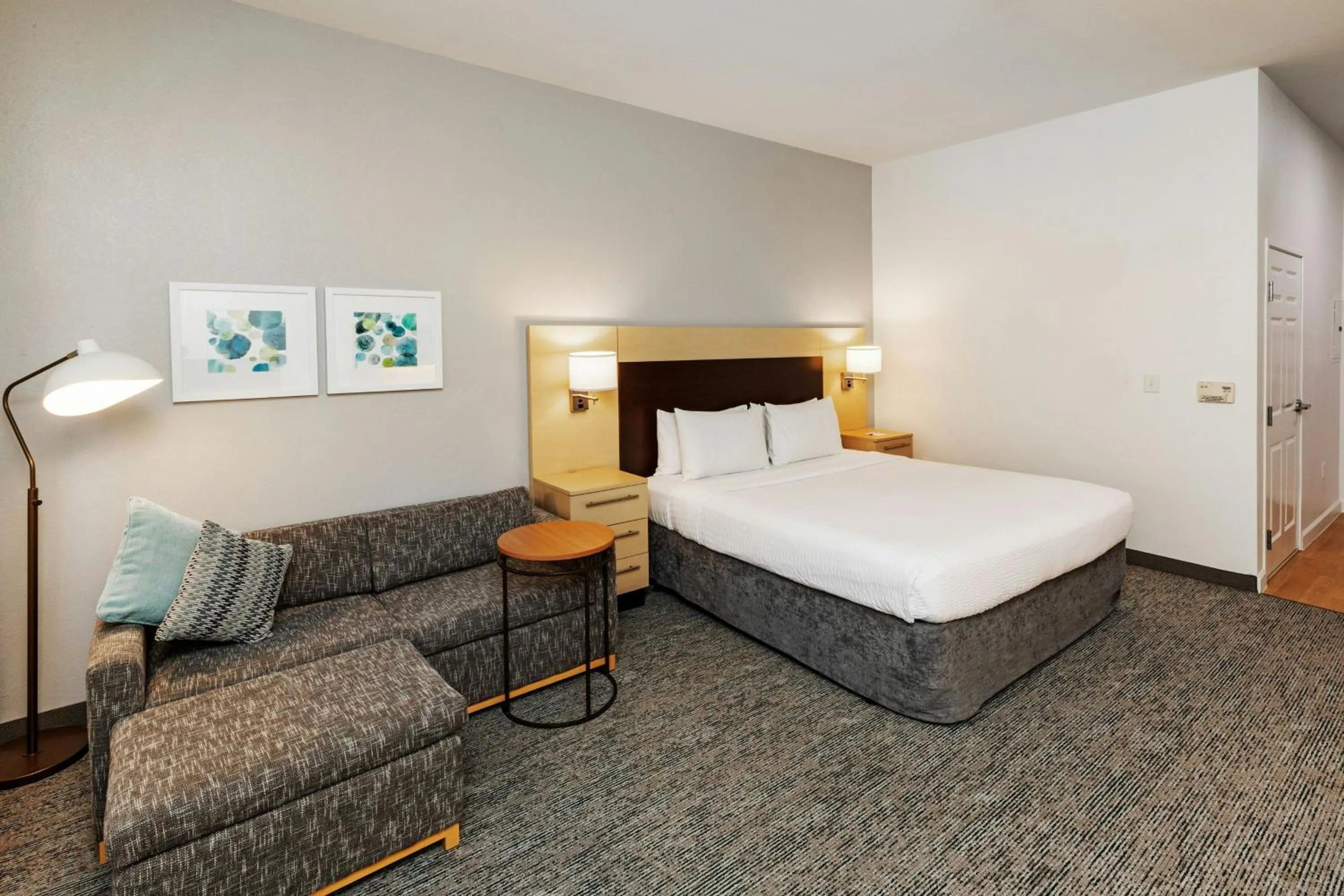 Photo of the whole room, Bed in TownePlace Suites by Marriott Tulsa Broken Arrow