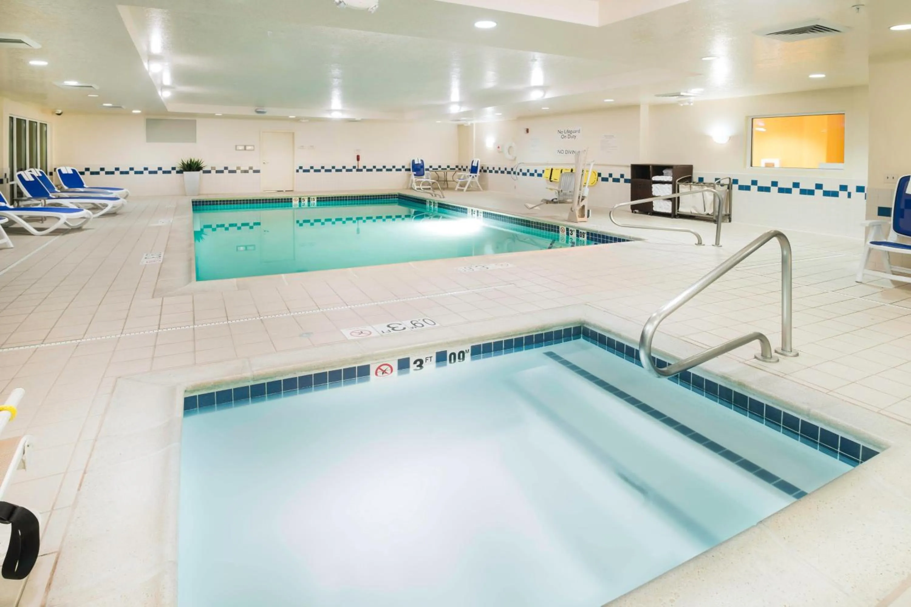 Swimming pool in Fairfield Inn & Suites Burley