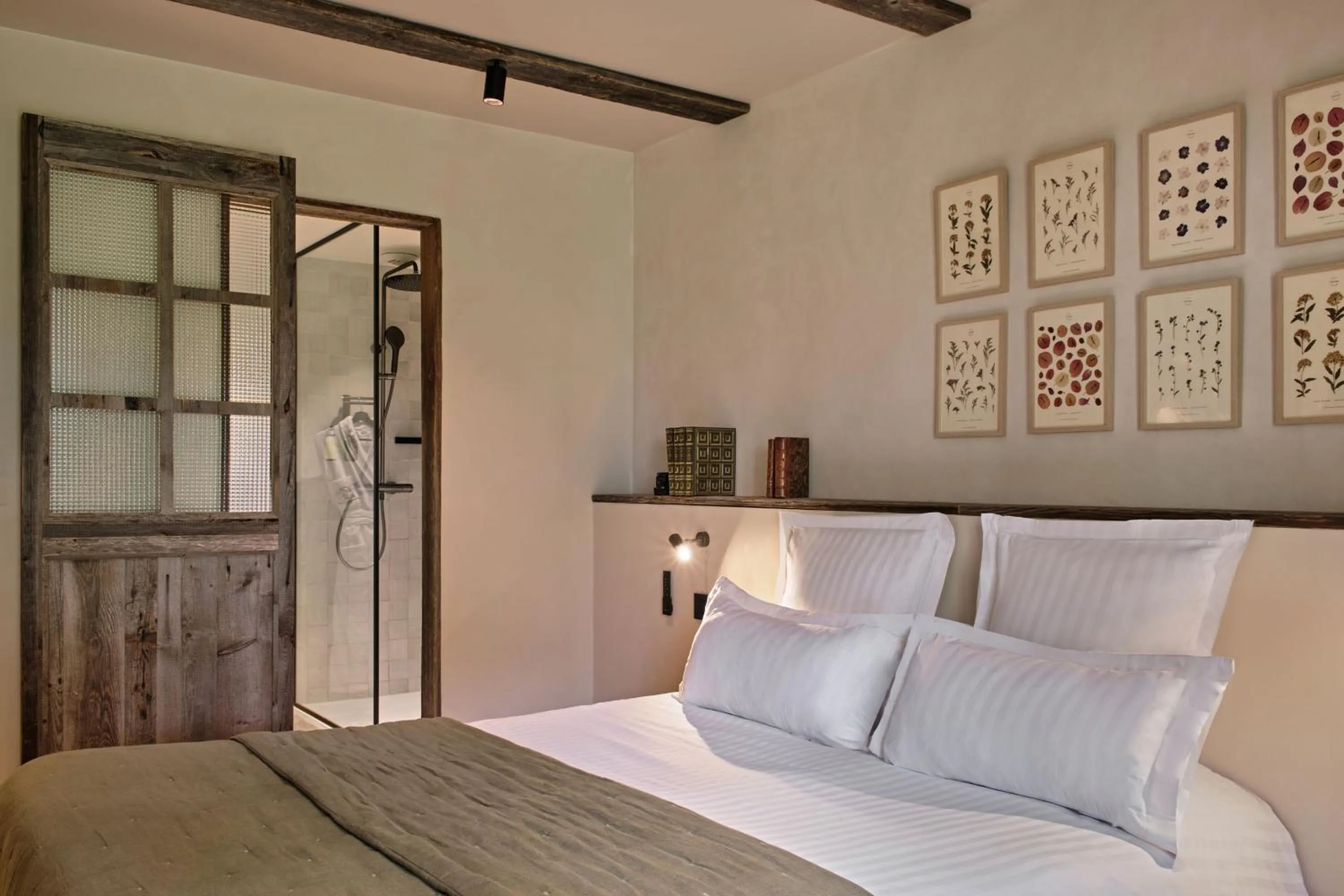 Bed in Château De Villiers-Le-Mahieu