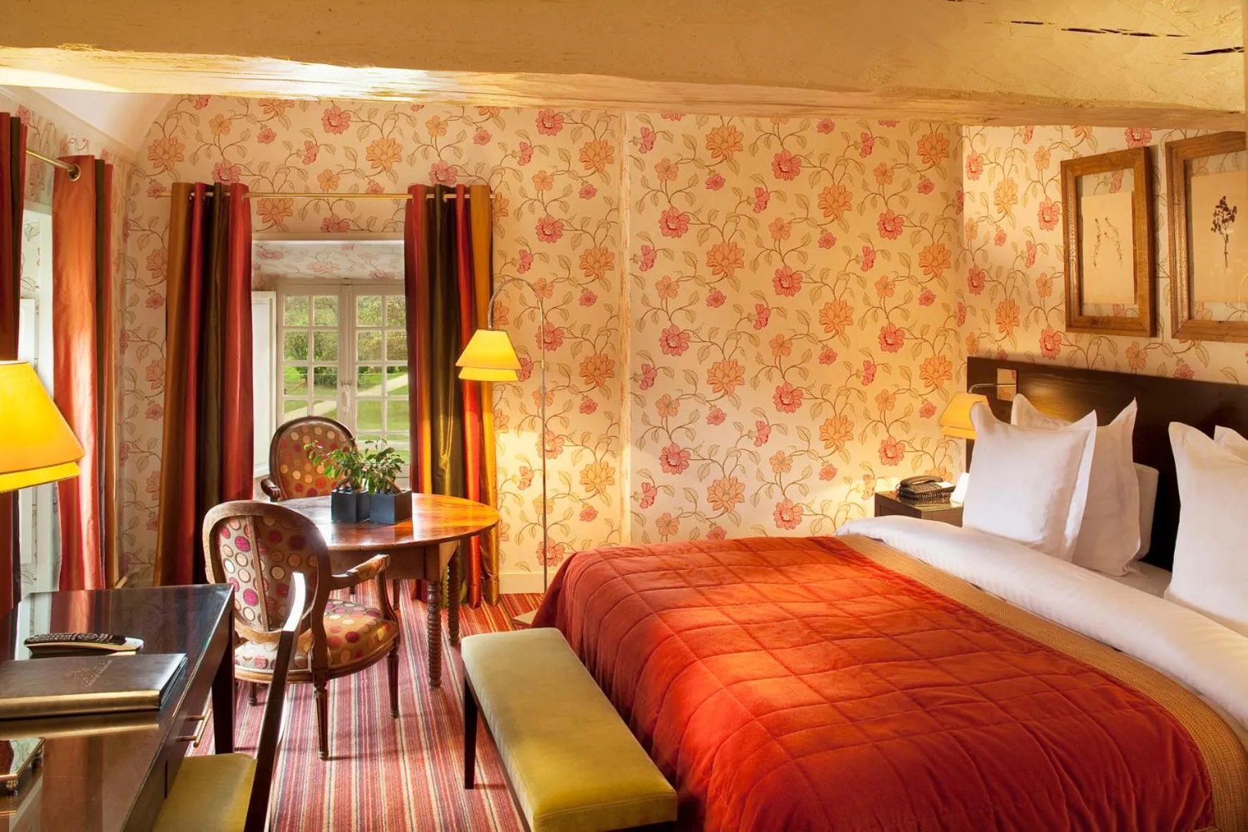 Bed in Château De Villiers-Le-Mahieu