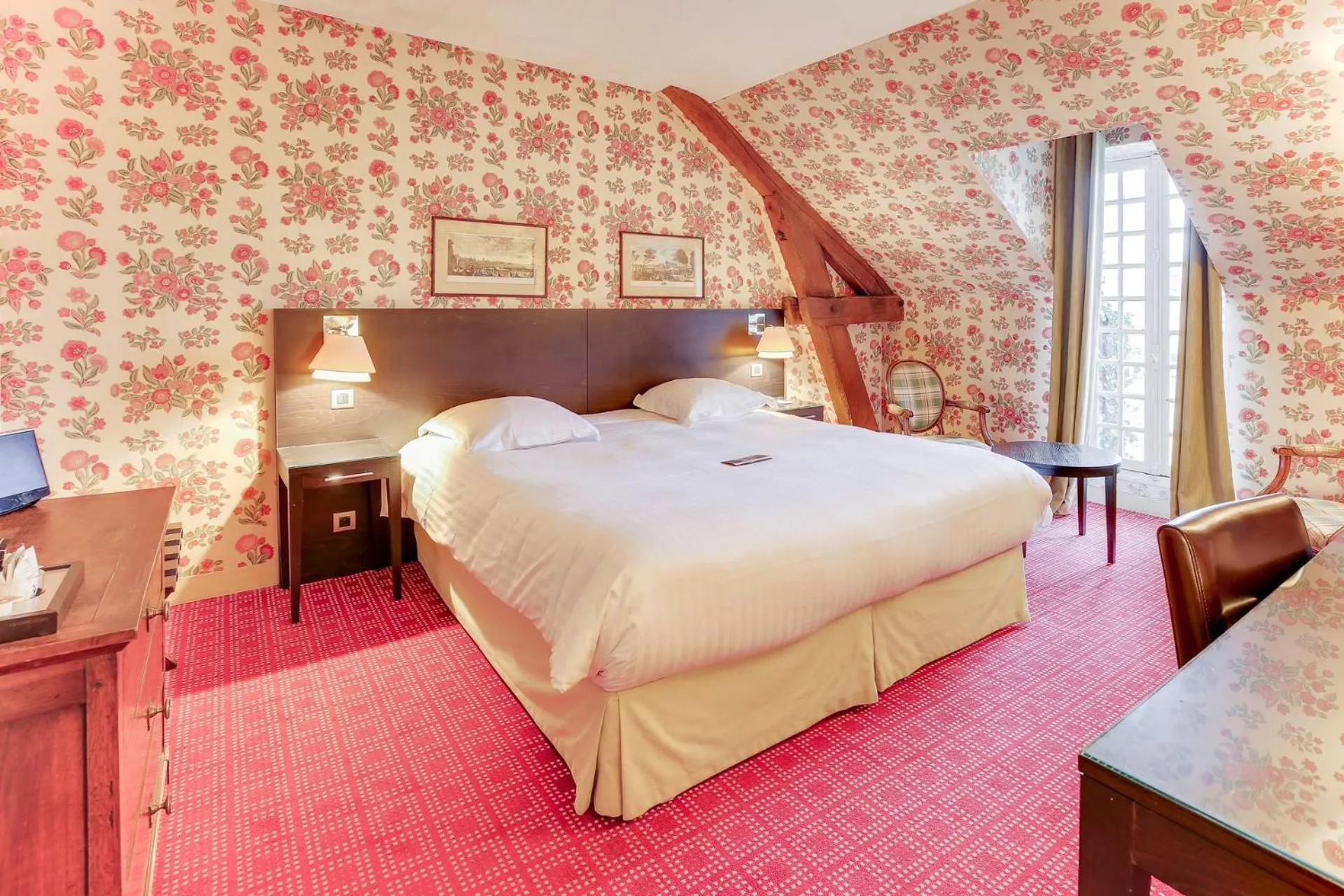 Bed in Château De Villiers-Le-Mahieu