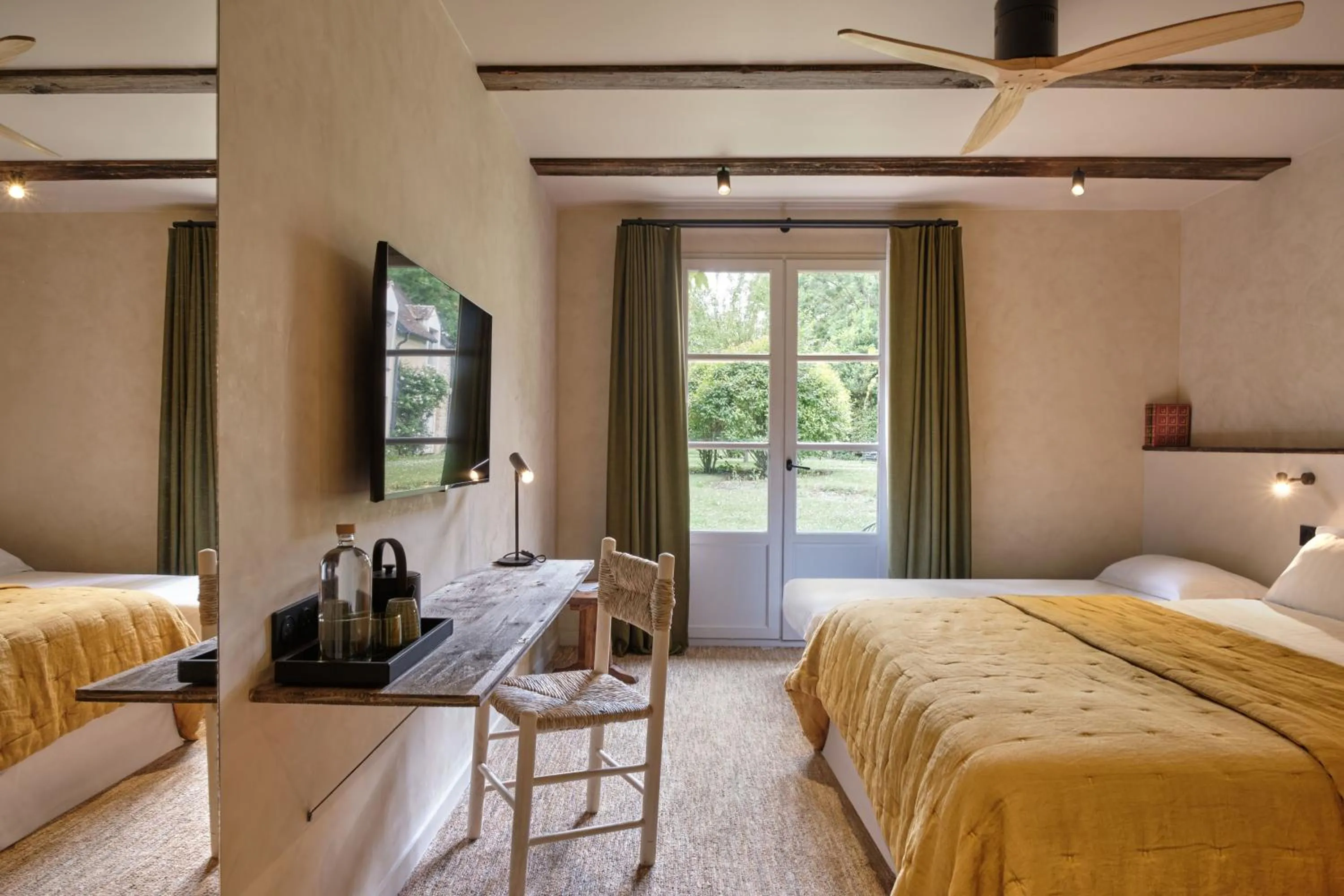 Bed in Château De Villiers-Le-Mahieu