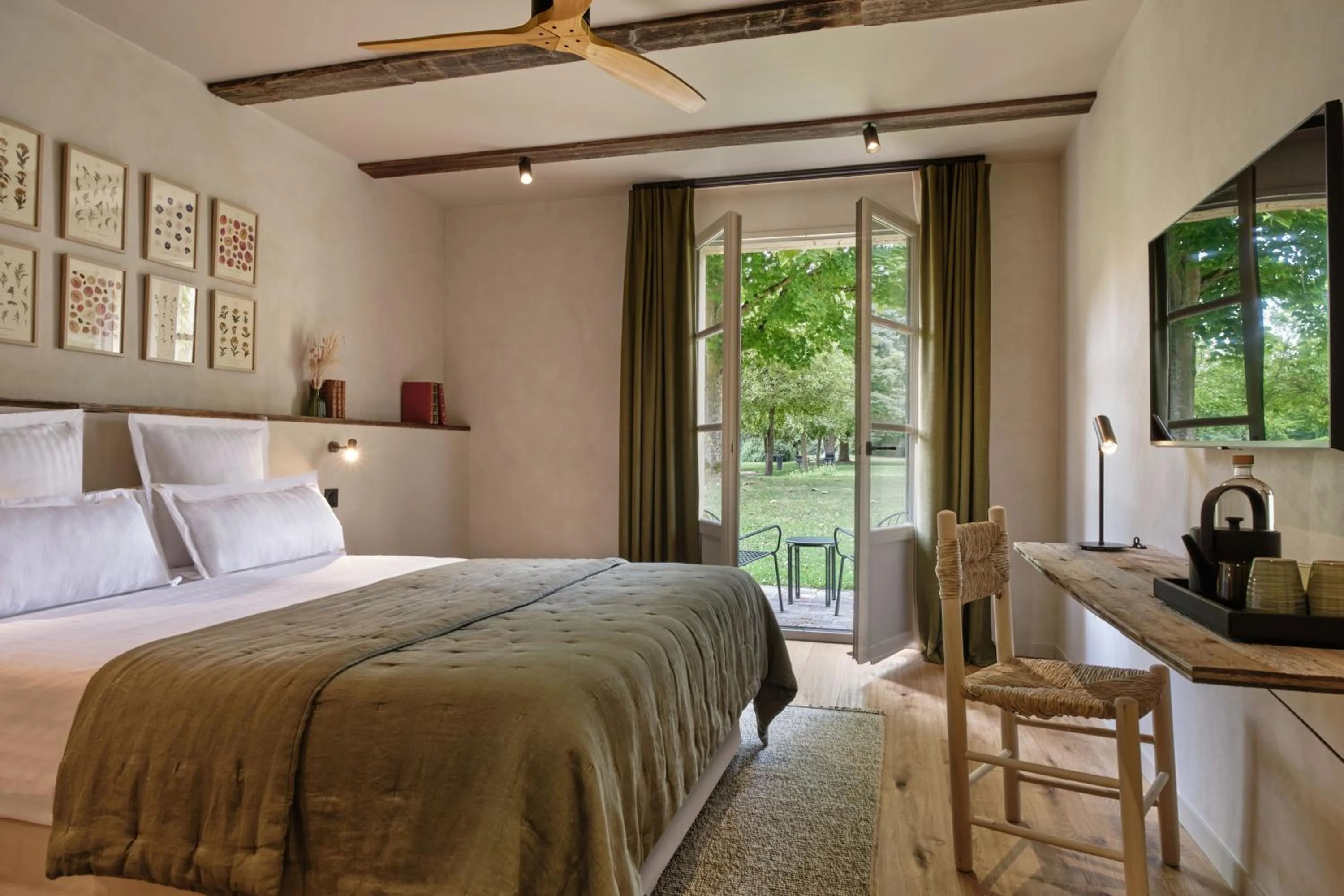 Bed in Château De Villiers-Le-Mahieu