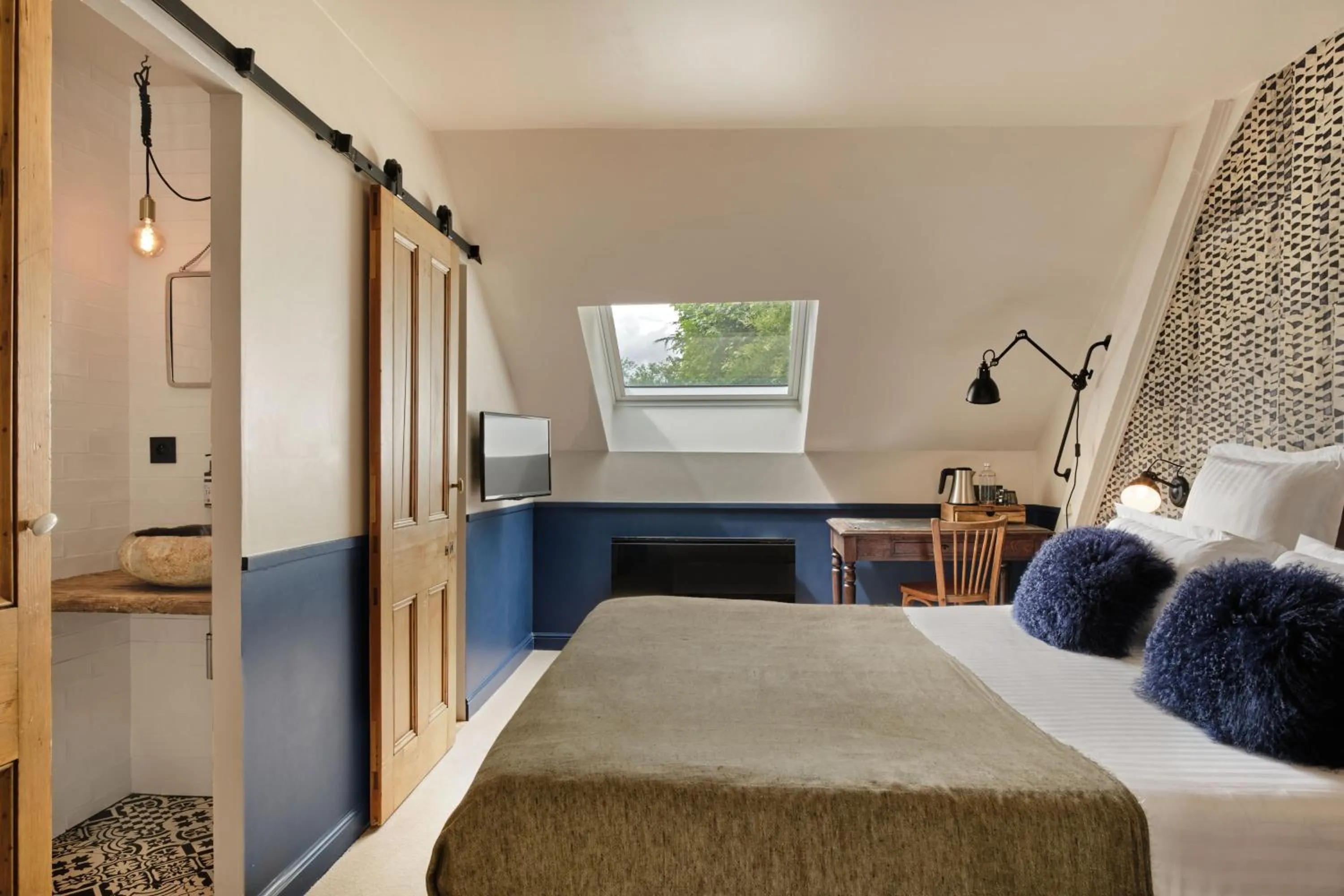 Bed in Château De Villiers-Le-Mahieu