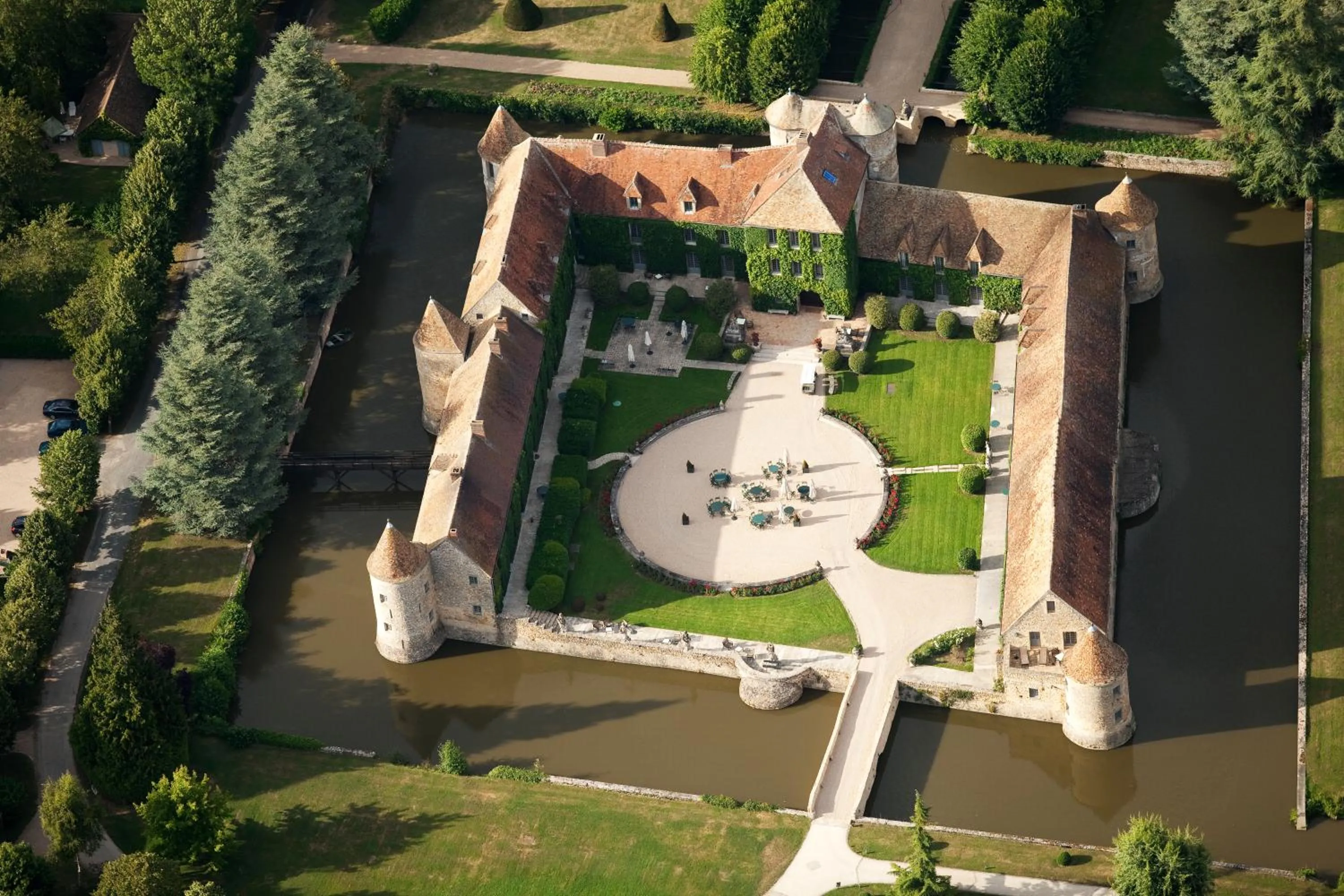 Bird's eye view in Château De Villiers-Le-Mahieu