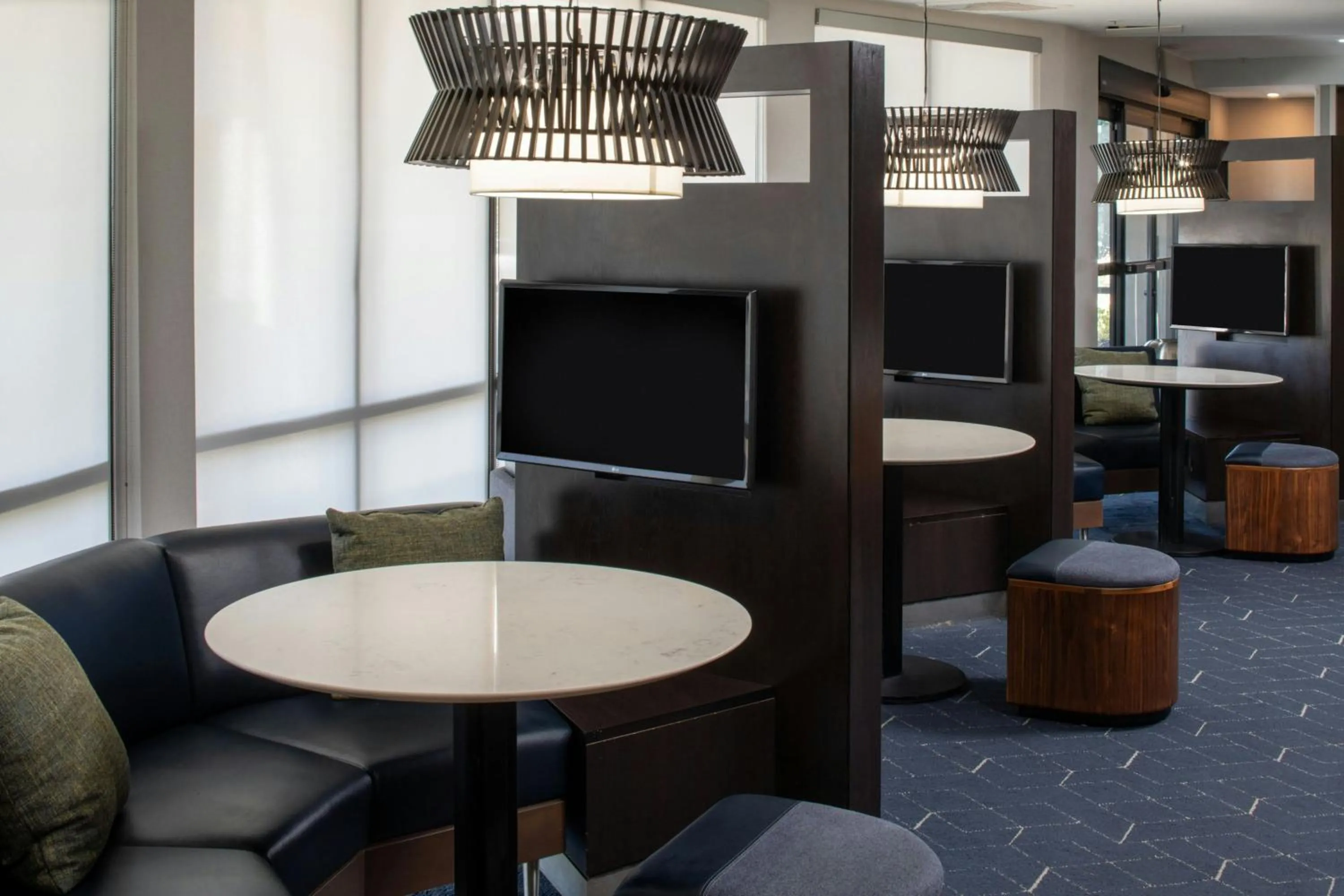 Restaurant/places to eat in Courtyard Texarkana