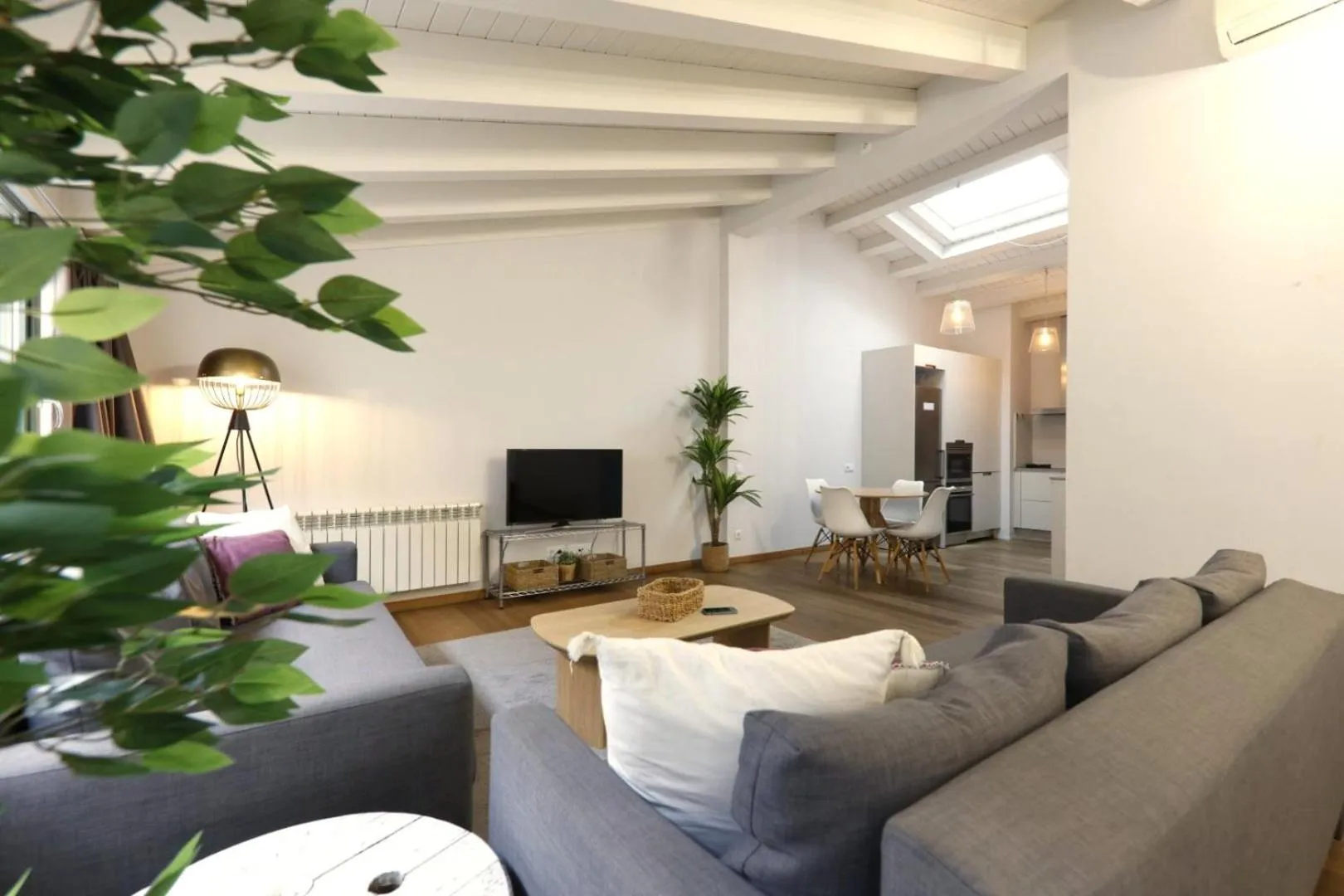 Living room in Bravissimo Força 17, Barri Vell apartments