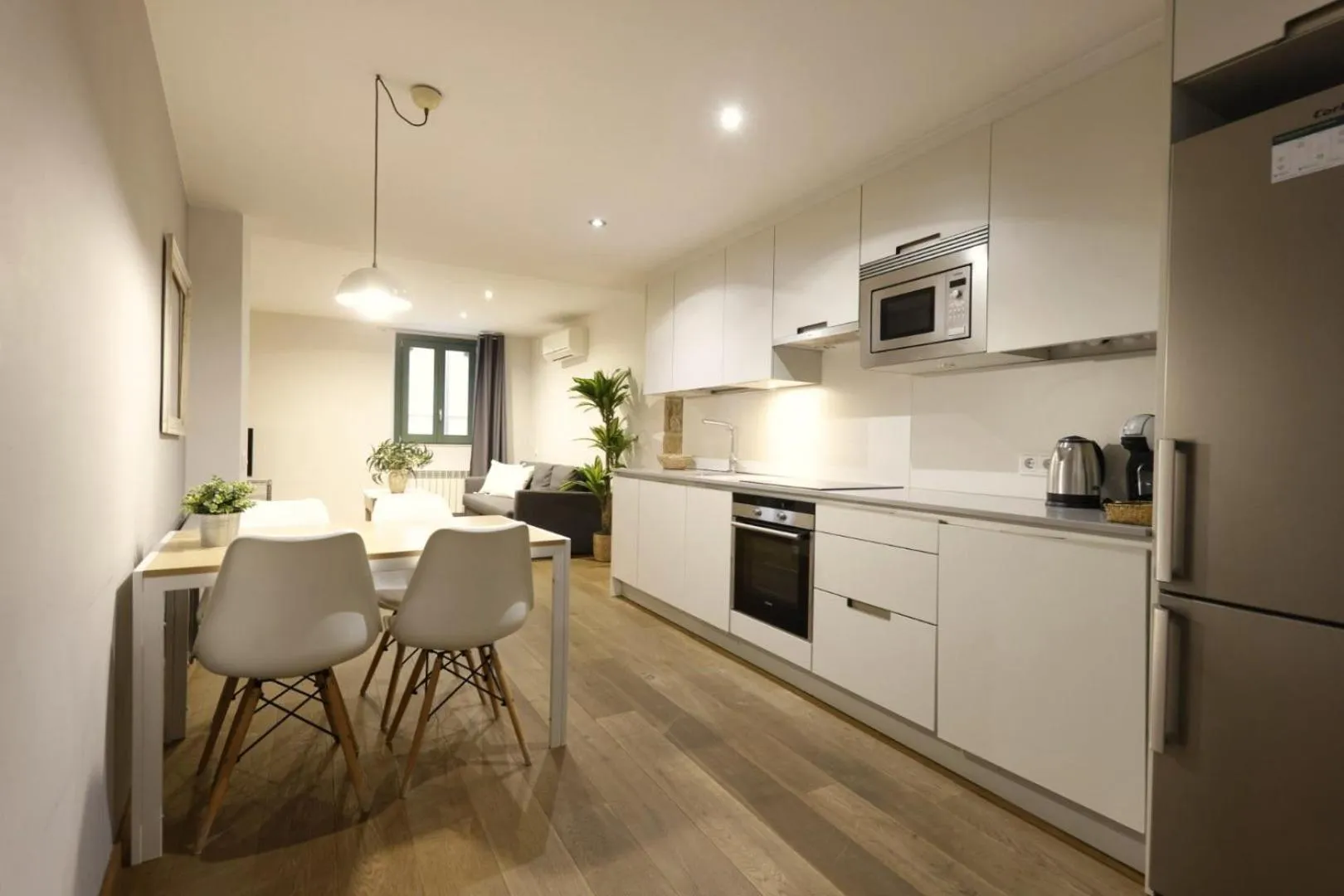 Kitchen or kitchenette in Bravissimo Força 17, Barri Vell apartments