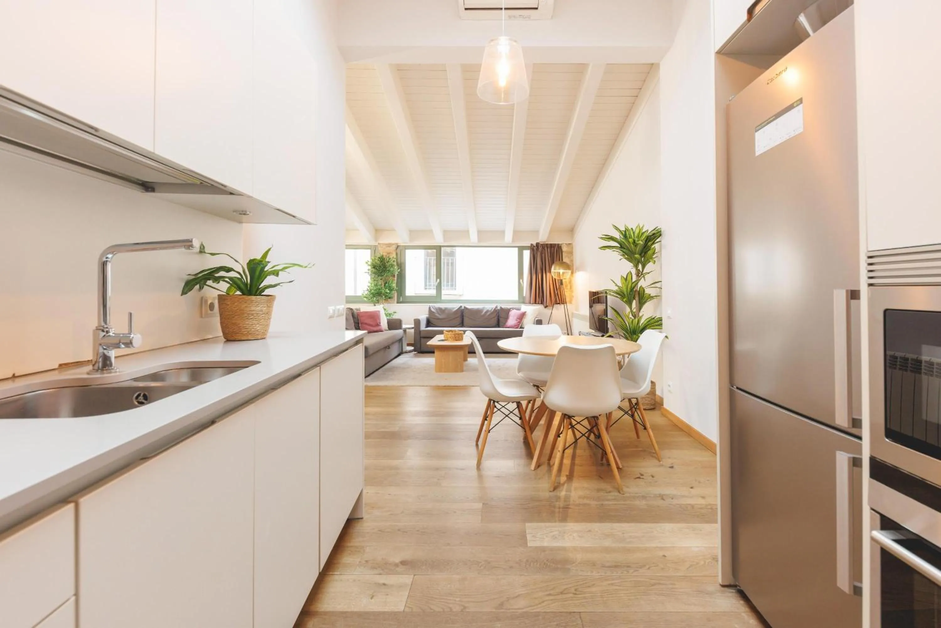 Kitchen or kitchenette in Bravissimo Força 17, Barri Vell apartments