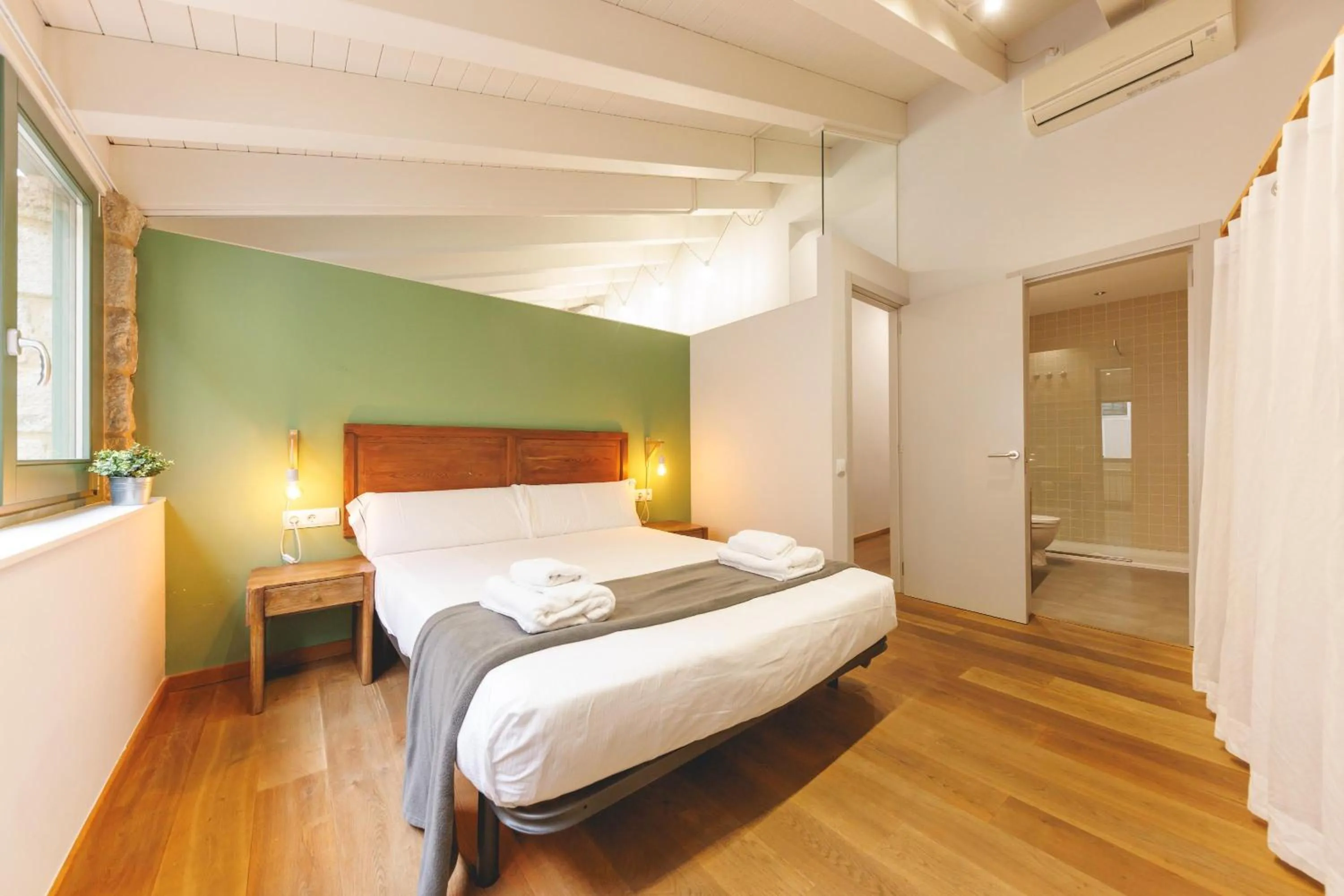 Bed in Bravissimo Força 17, Barri Vell apartments