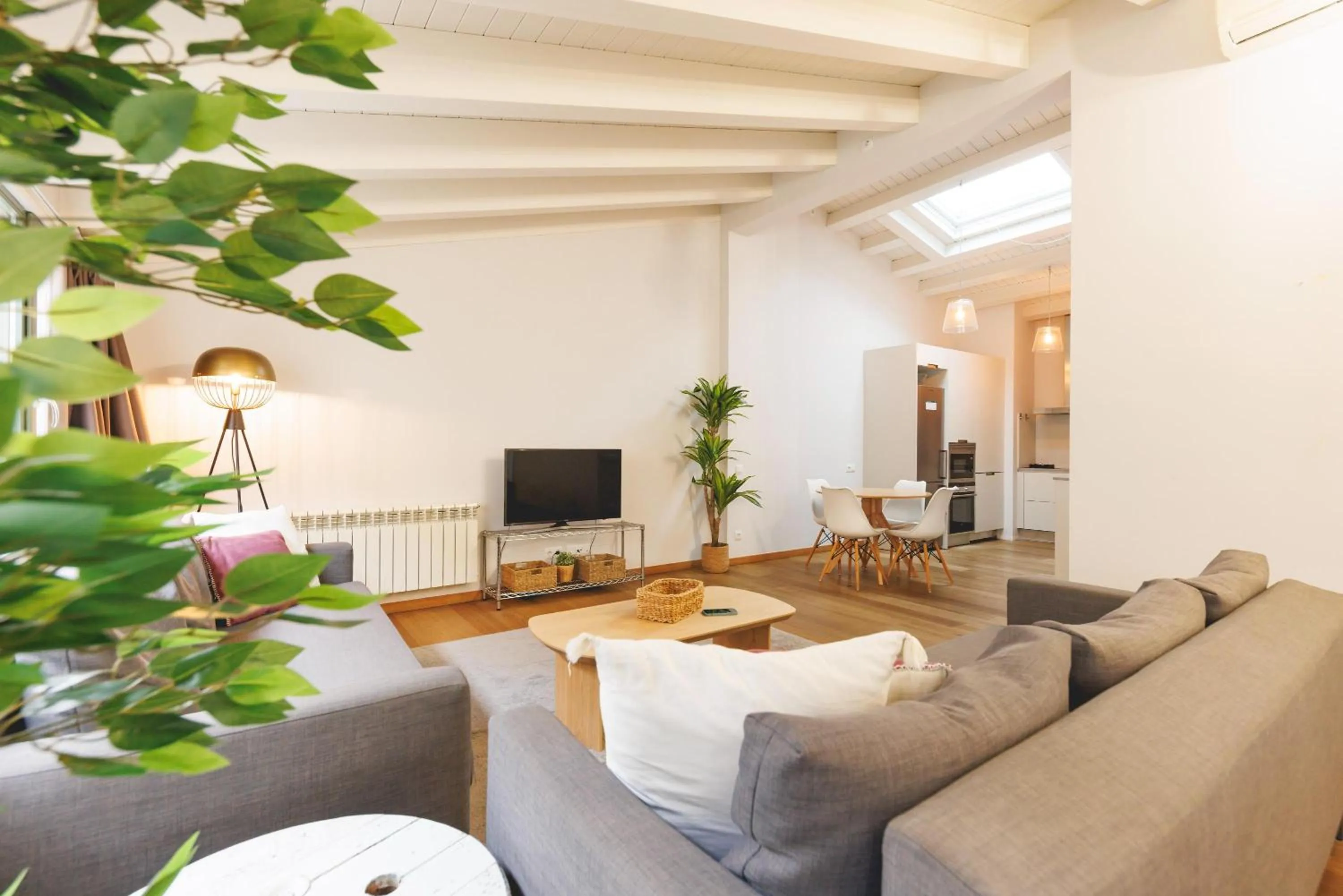 Living room in Bravissimo Força 17, Barri Vell apartments