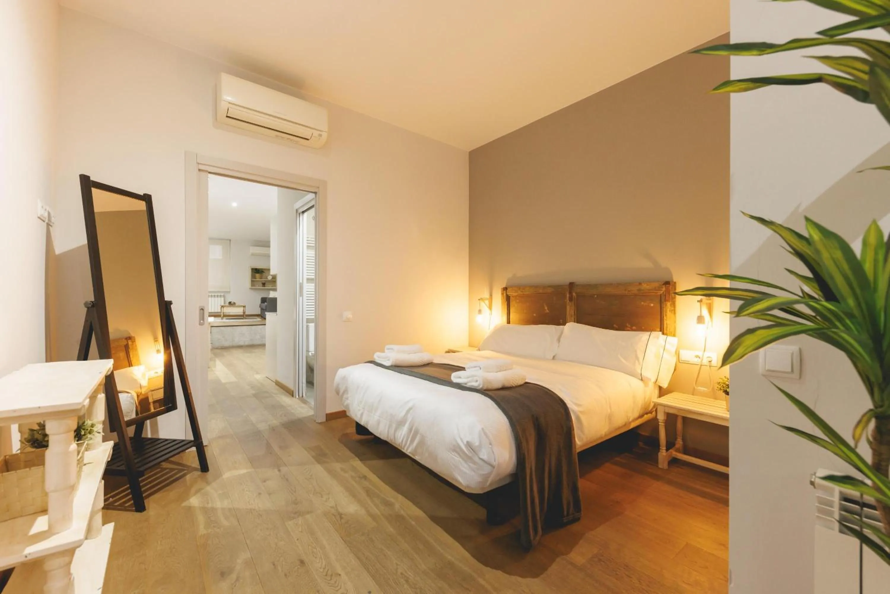 Bed in Bravissimo Força 17, Barri Vell apartments