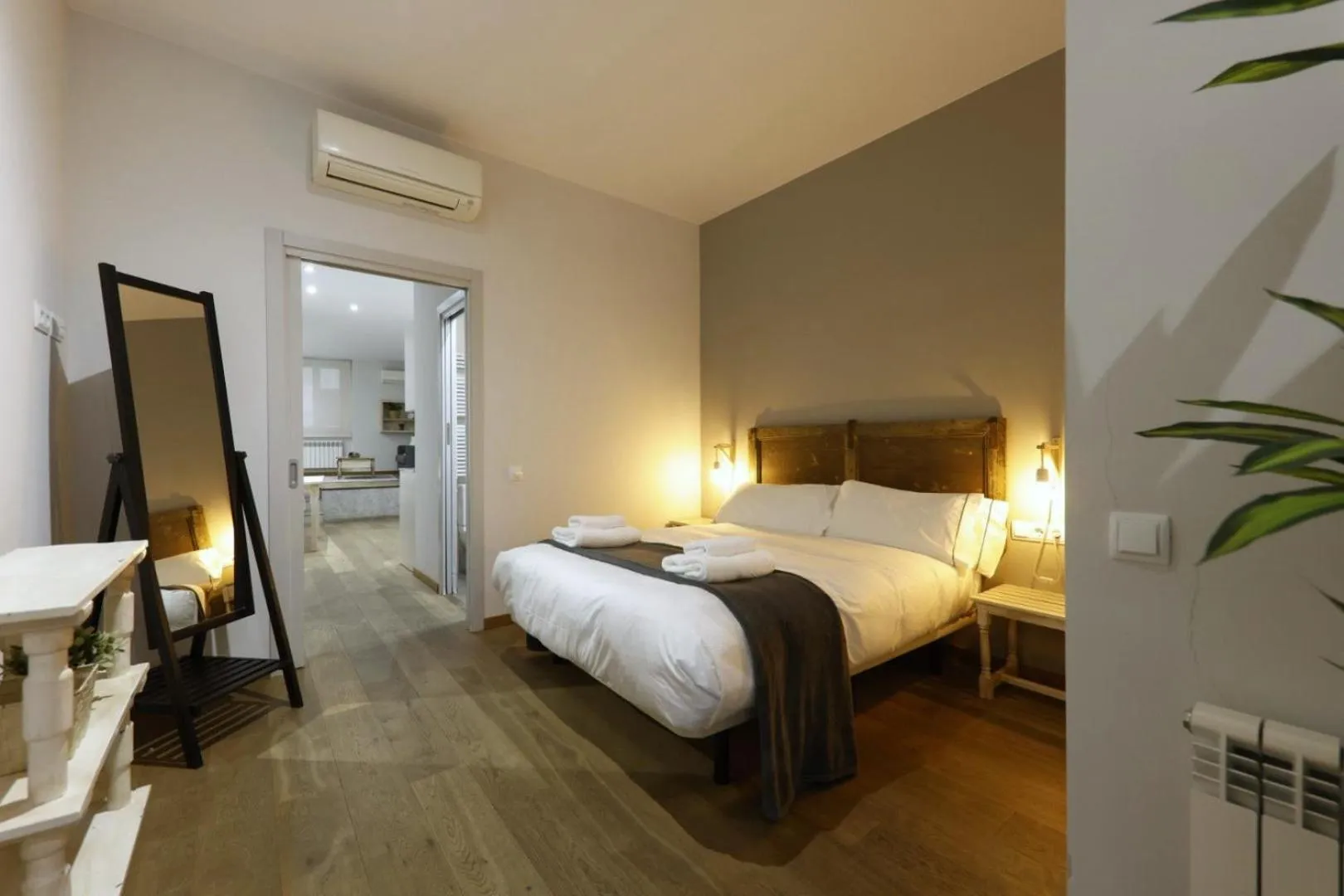 Bedroom, Bed in Bravissimo Força 17, Barri Vell apartments