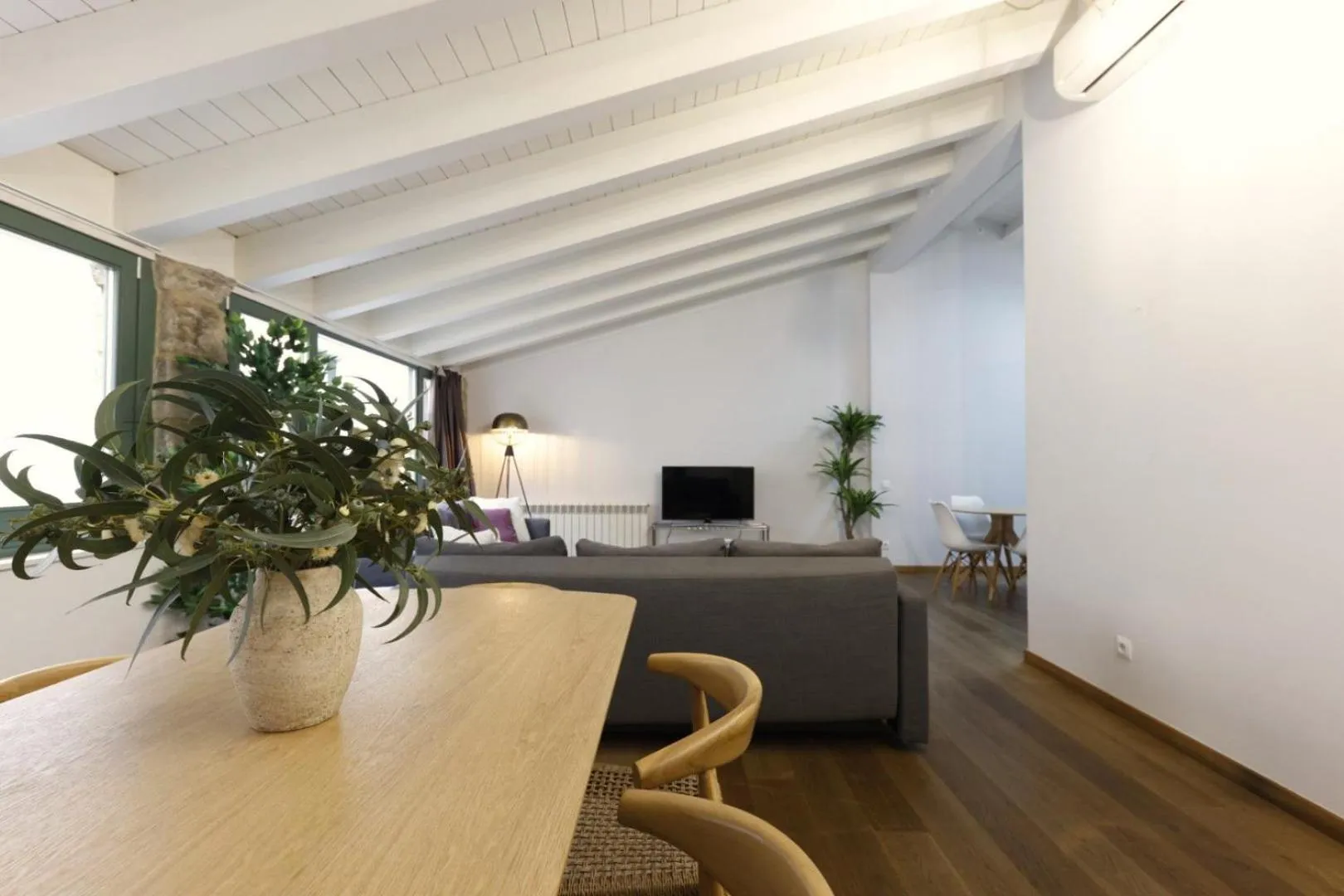 Living room in Bravissimo Força 17, Barri Vell apartments