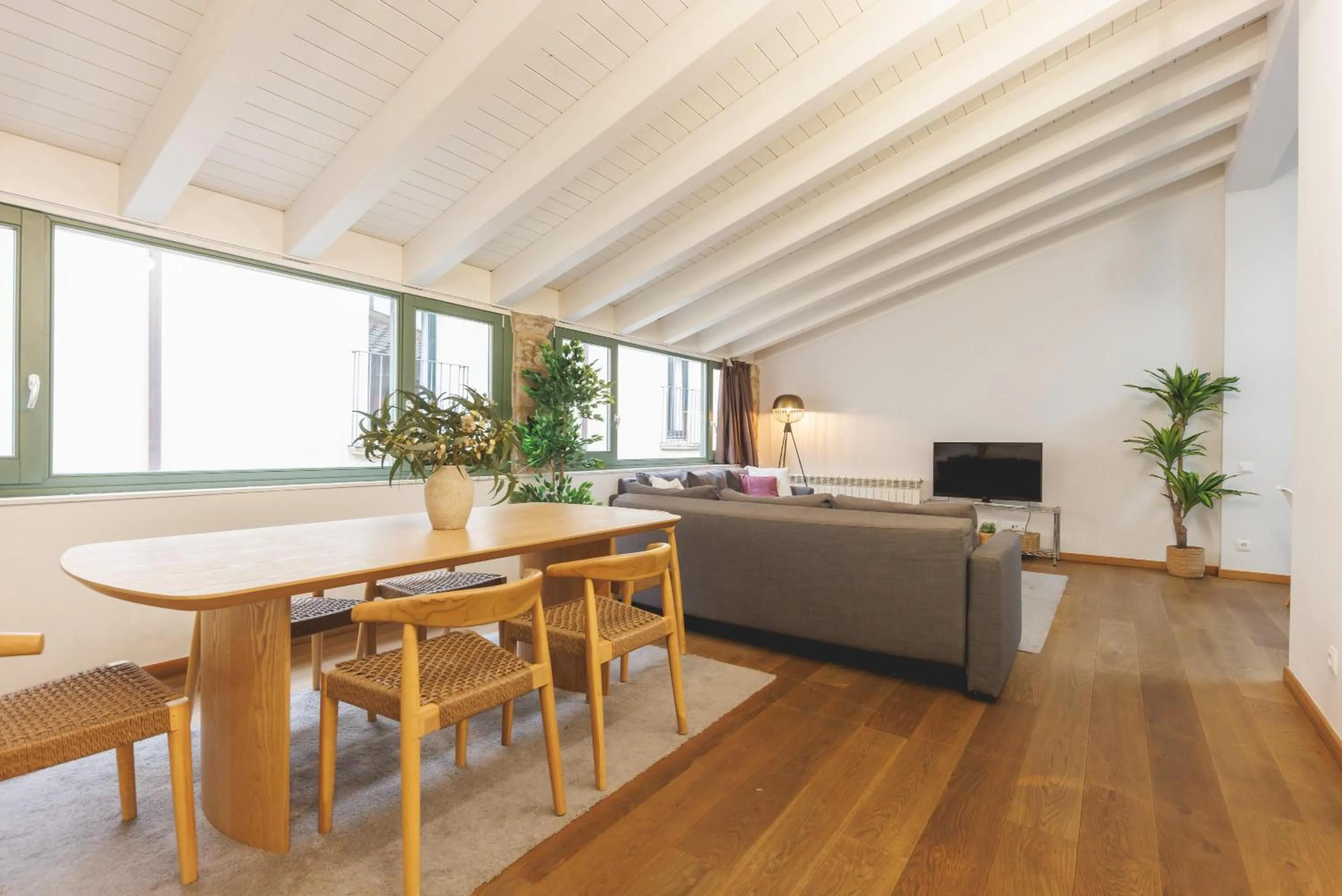 Living room in Bravissimo Força 17, Barri Vell apartments