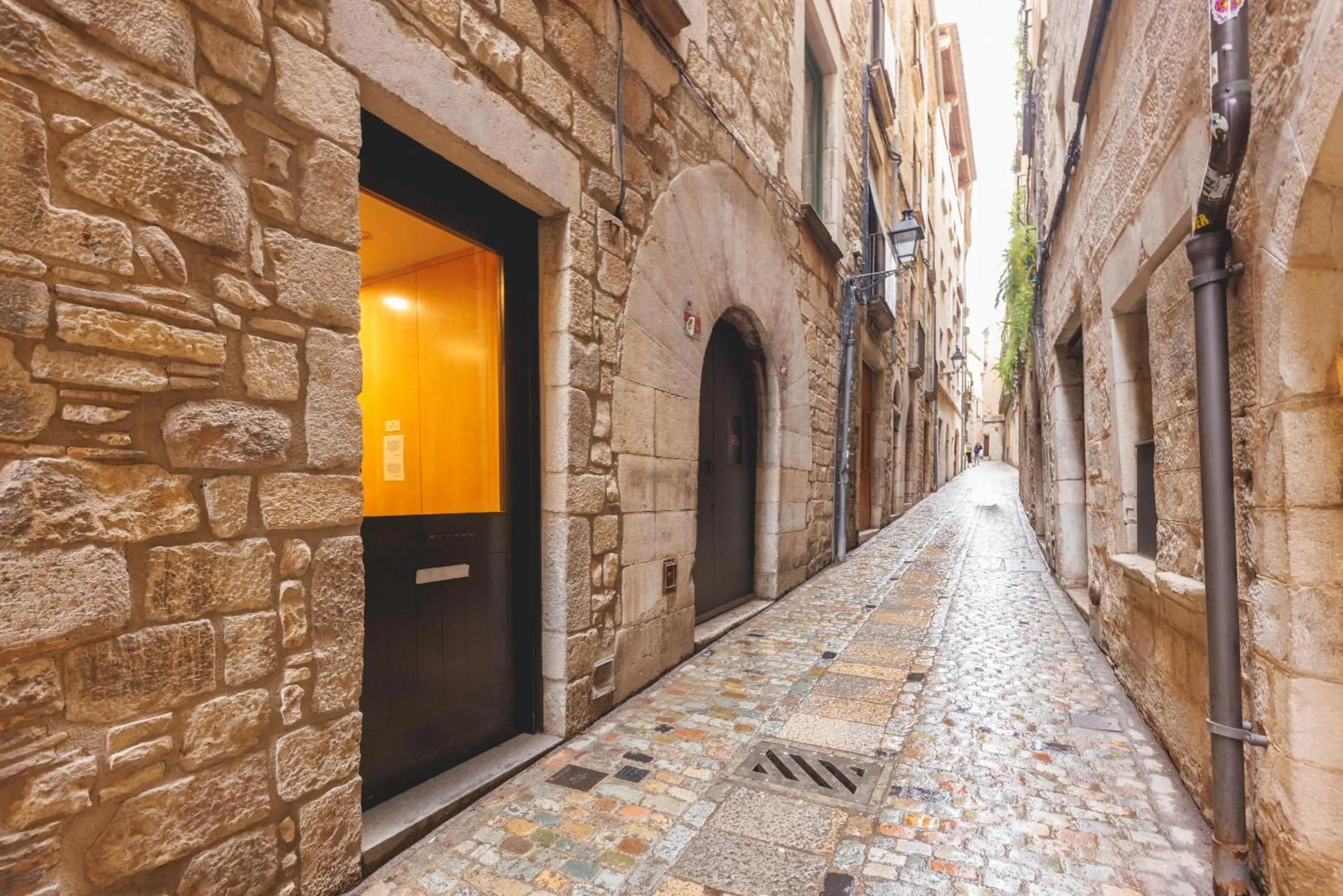 Property building in Bravissimo Força 17, Barri Vell apartments