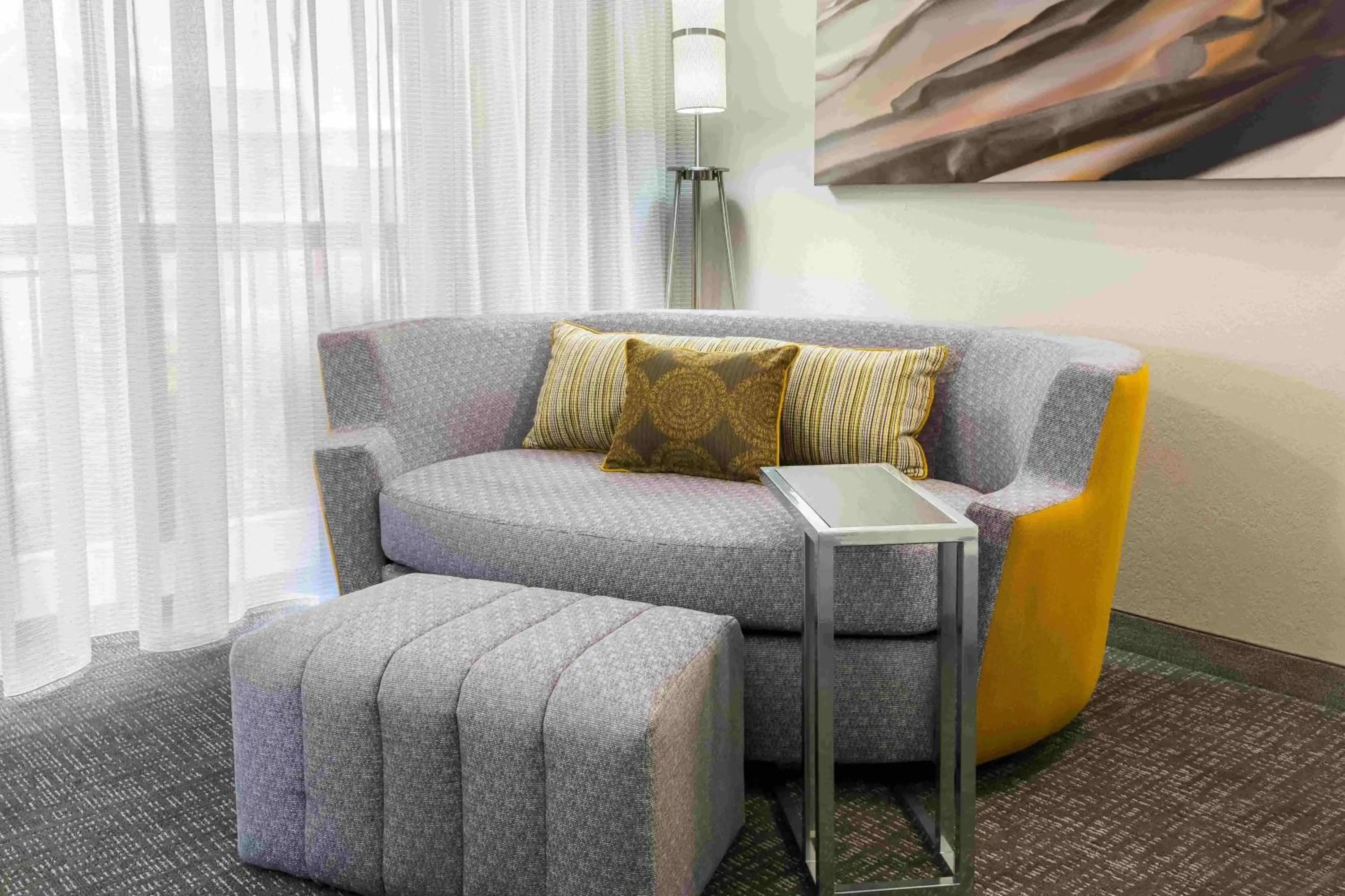 Photo of the whole room in Courtyard Knoxville Cedar Bluff