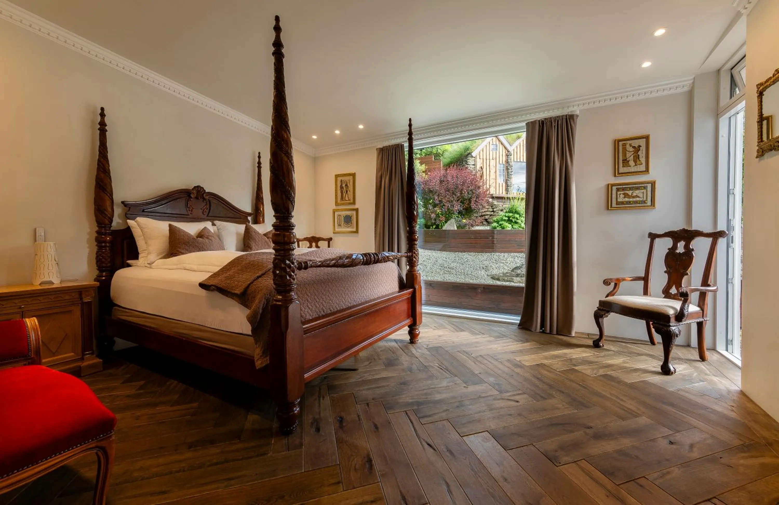 Property building, Bed in ICELAND SJF Villa, Hot tub & Outdoor Sauna Amazing Mountains and City View Over Reykjavík