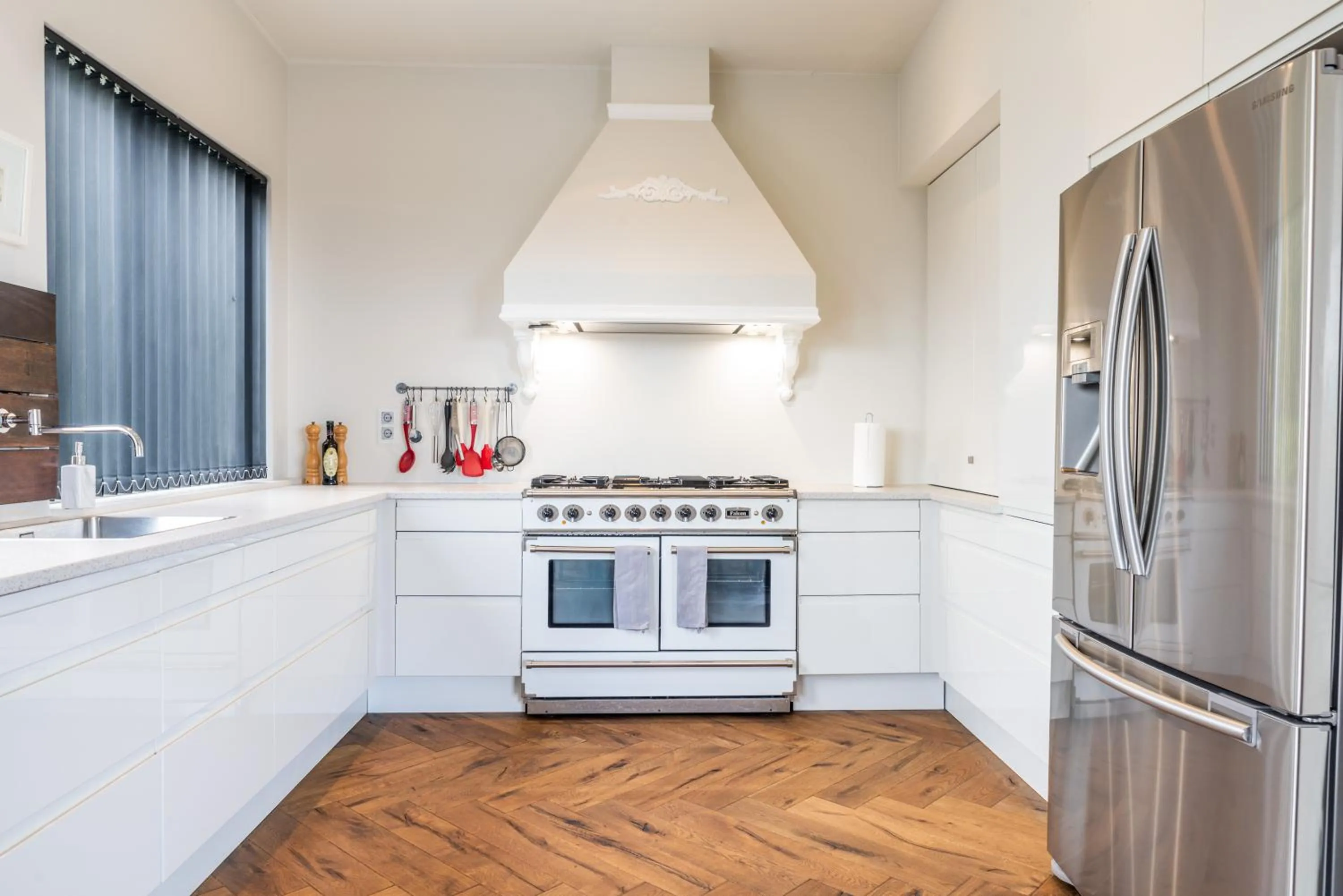 Hot Tub in ICELAND SJF Villa, Hot tub & Outdoor Sauna Amazing Mountains and City View Over Reykjavík