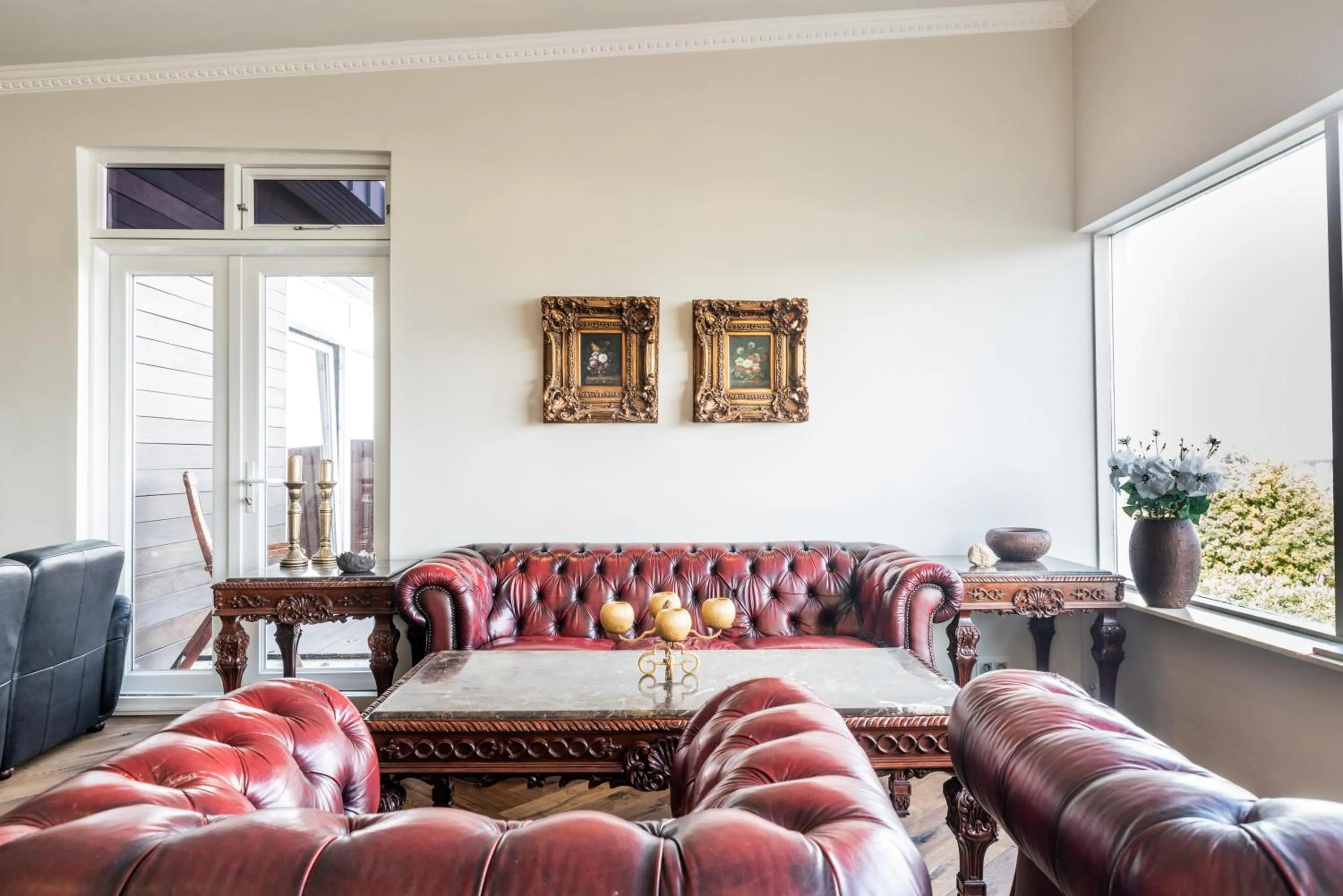 Hot Tub in ICELAND SJF Villa, Hot tub & Outdoor Sauna Amazing Mountains and City View Over Reykjavík