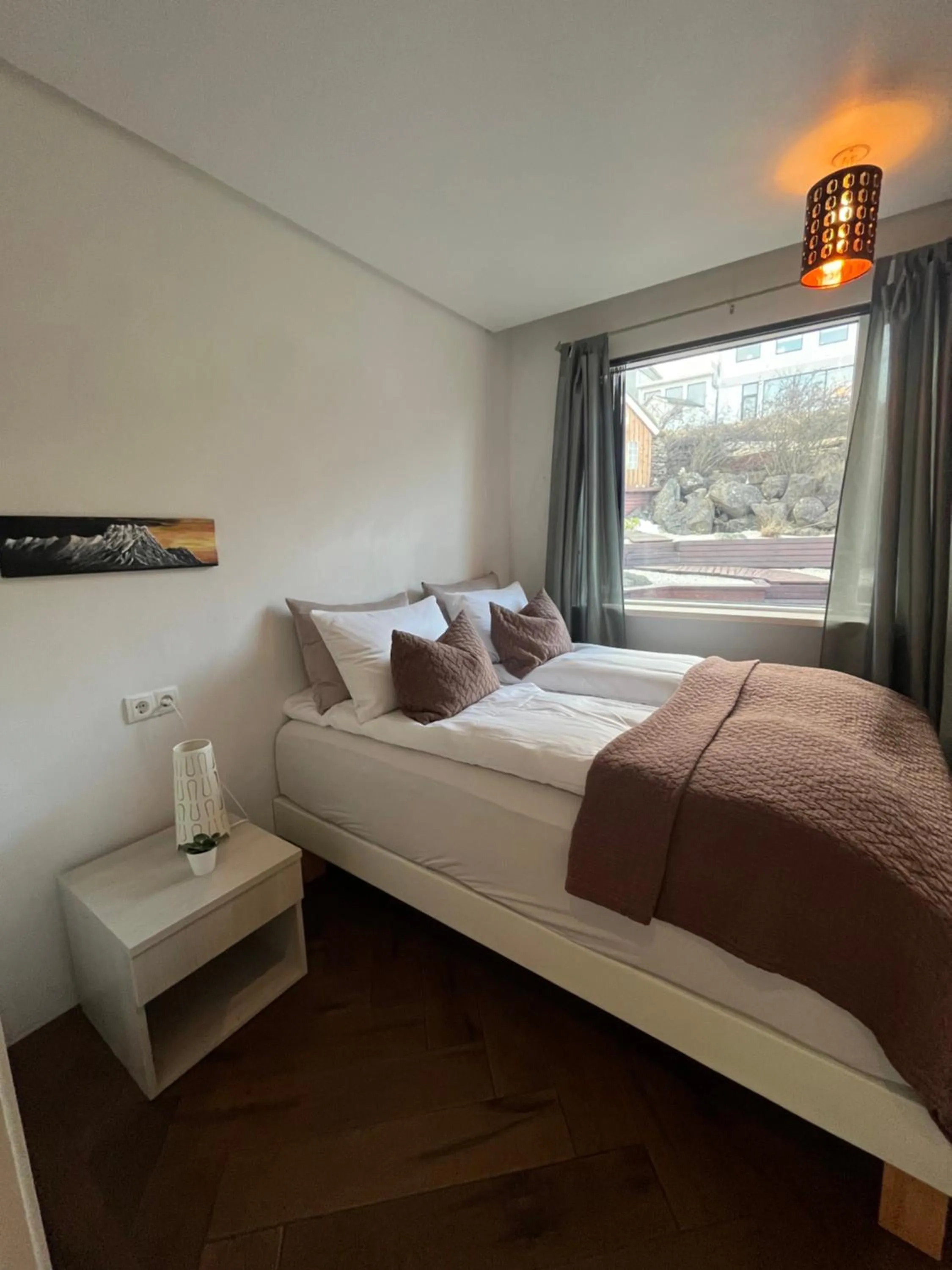 Property building, Bed in ICELAND SJF Villa, Hot tub & Outdoor Sauna Amazing Mountains and City View Over Reykjavík