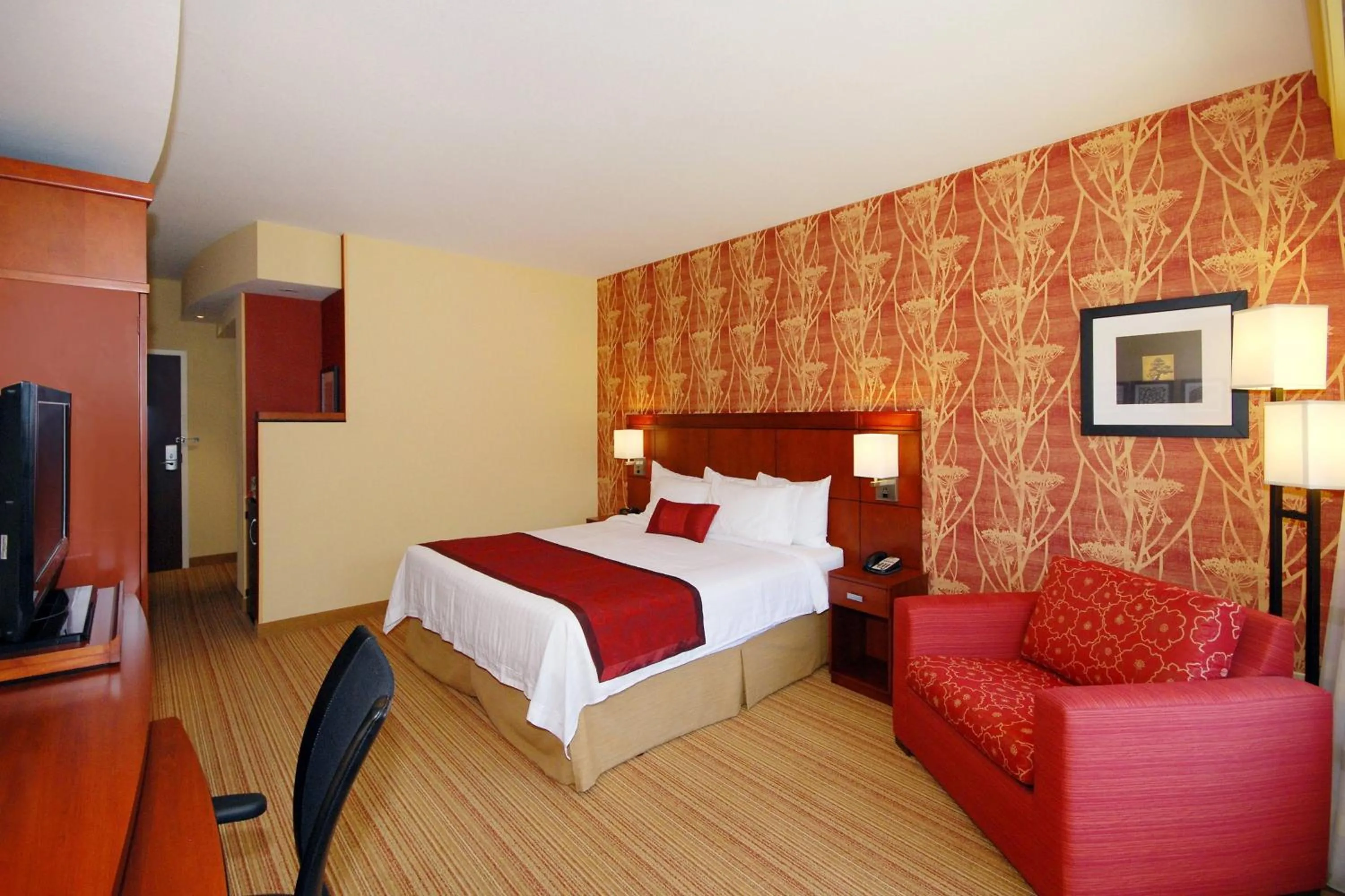 Photo of the whole room, Bed in Courtyard by Marriott Vicksburg