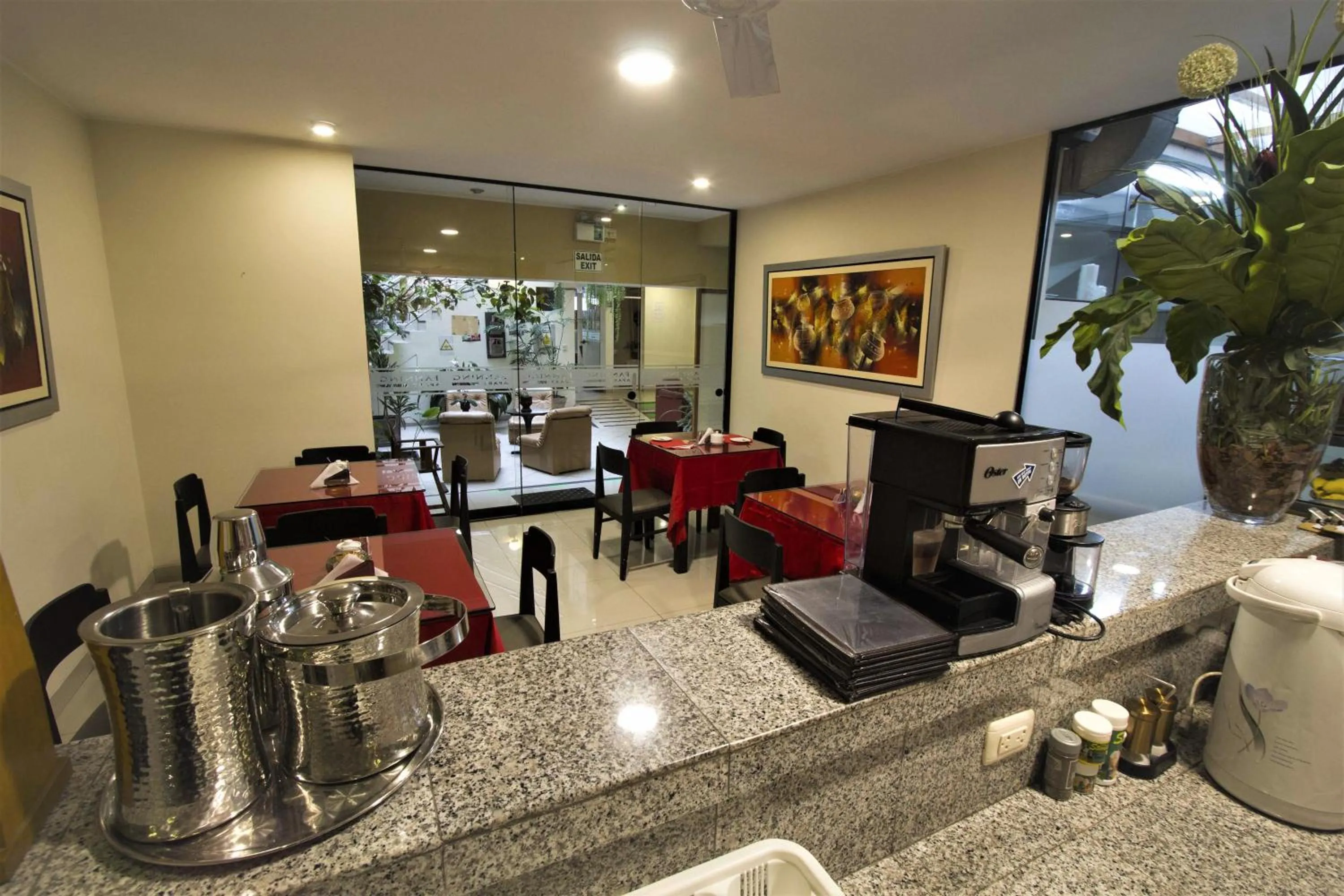 Restaurant/places to eat in Casa Fanning Hotel