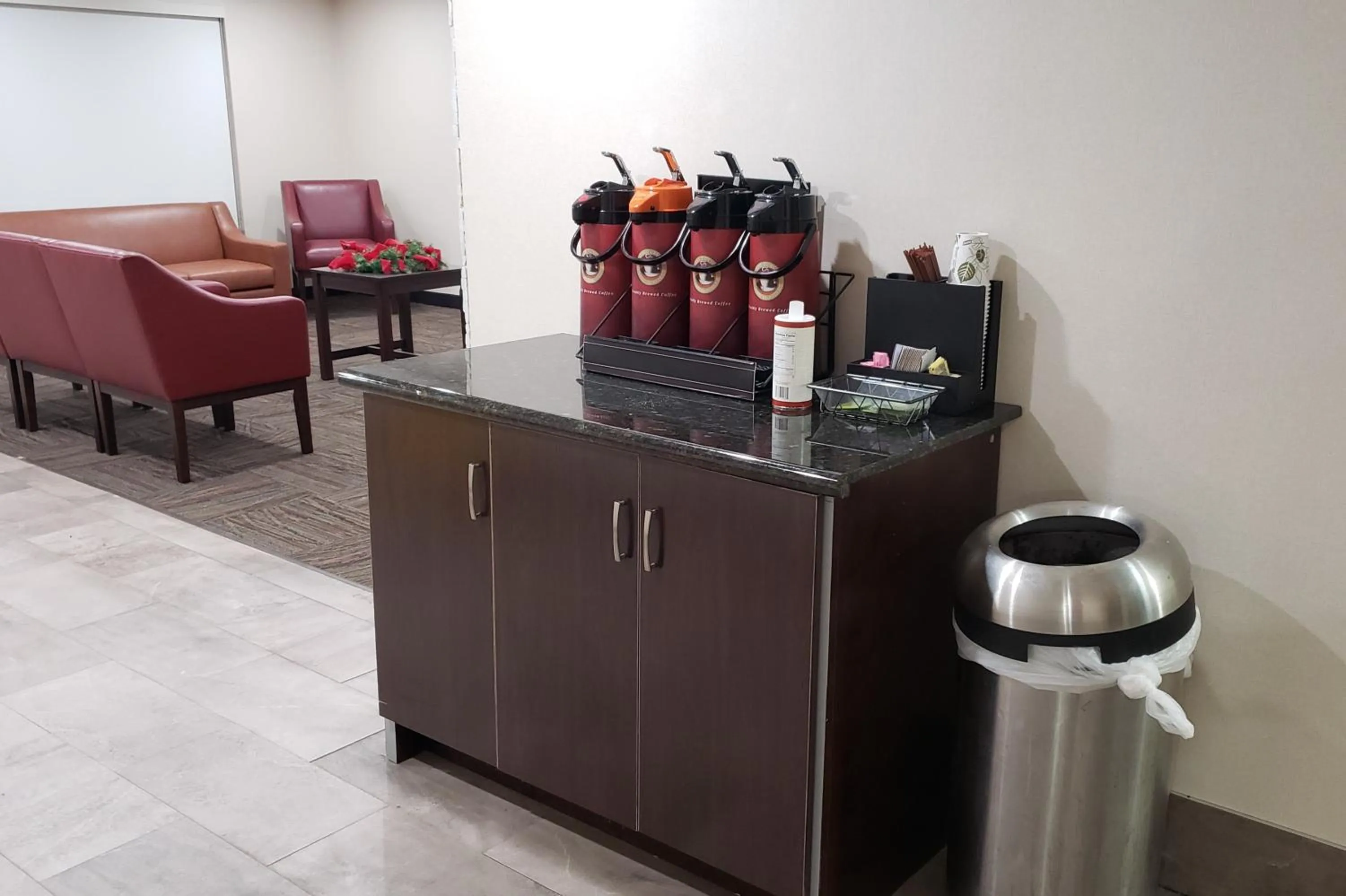 Lobby or reception in Red Roof PLUS & Suites Vicksburg