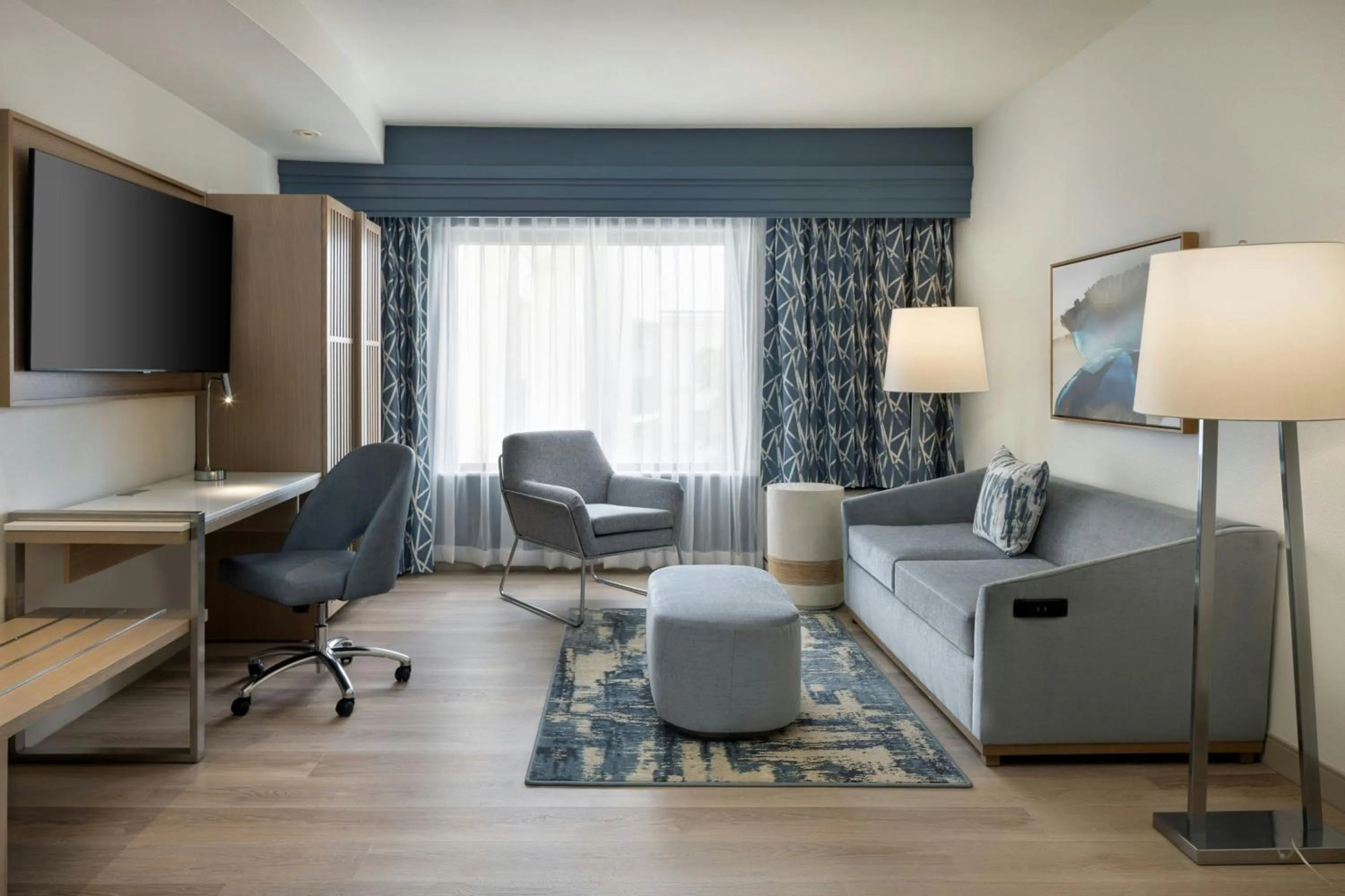 Living room in Courtyard by Marriott Sandestin at Grand Boulevard