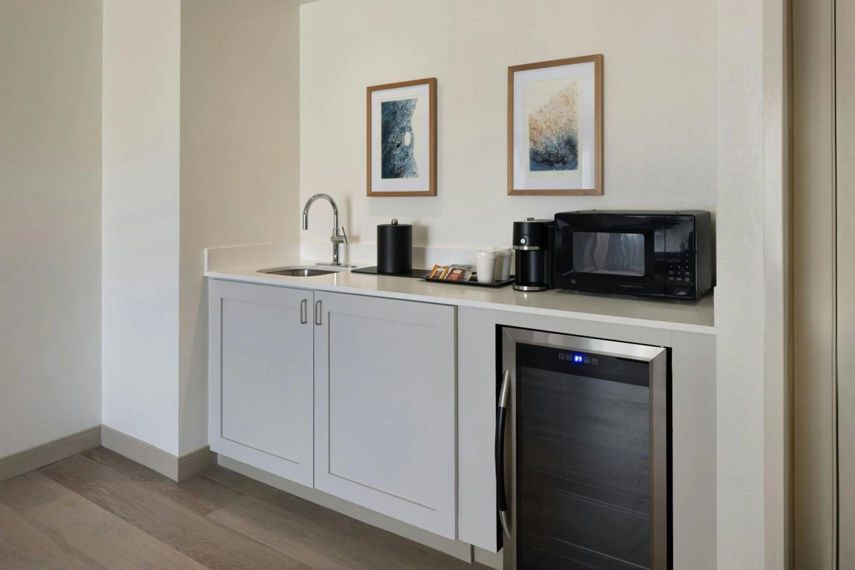 Kitchen or kitchenette in Courtyard by Marriott Sandestin at Grand Boulevard