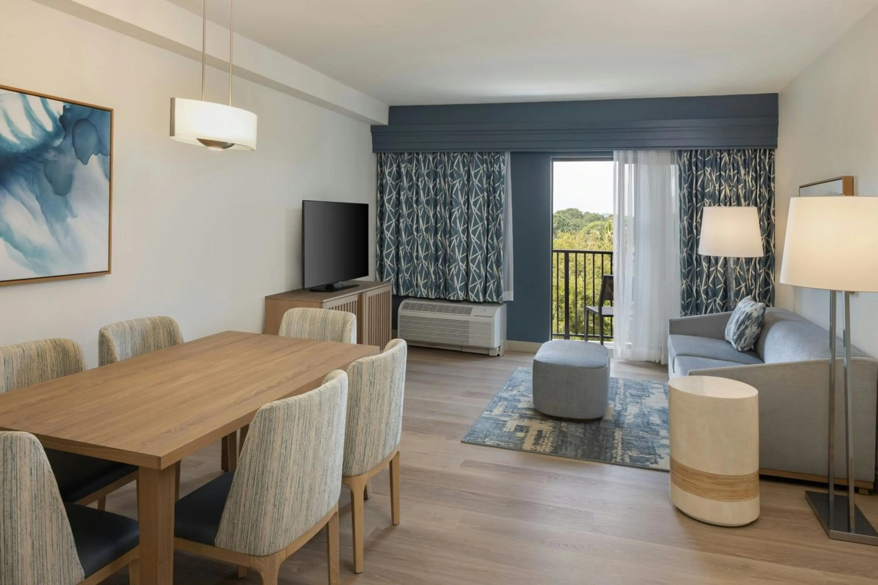 Living room in Courtyard by Marriott Sandestin at Grand Boulevard