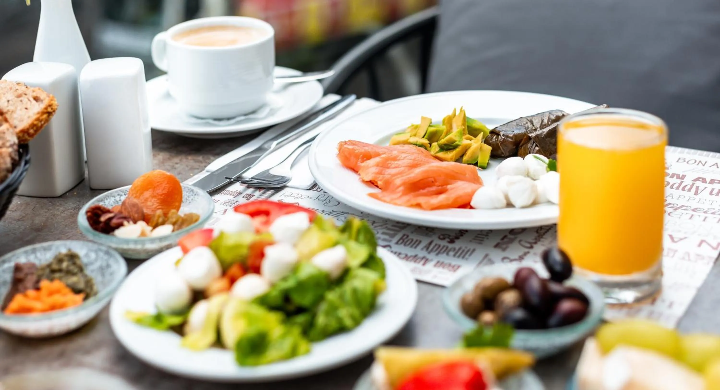 Food and drinks in Roxon Urban Ramat Gan