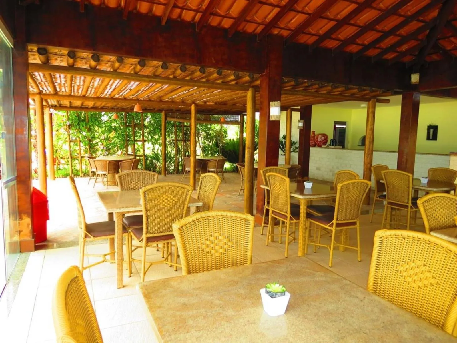 Restaurant/places to eat in Pousada do Mar