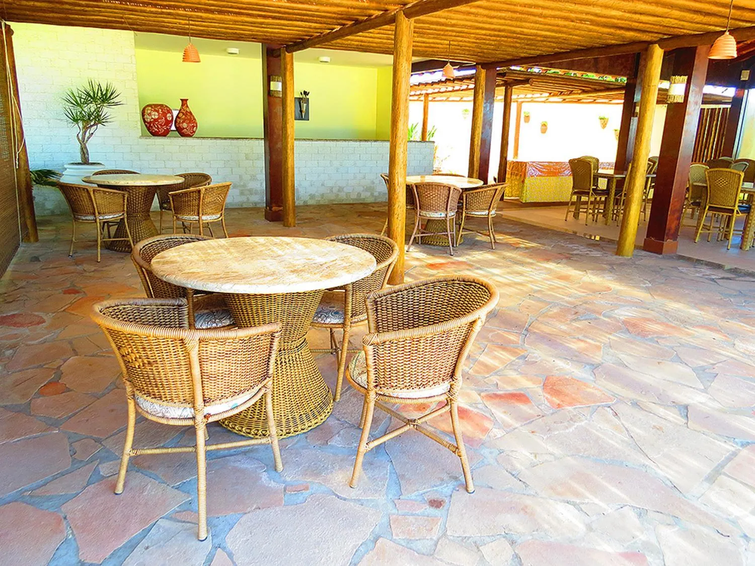 Restaurant/places to eat in Pousada do Mar