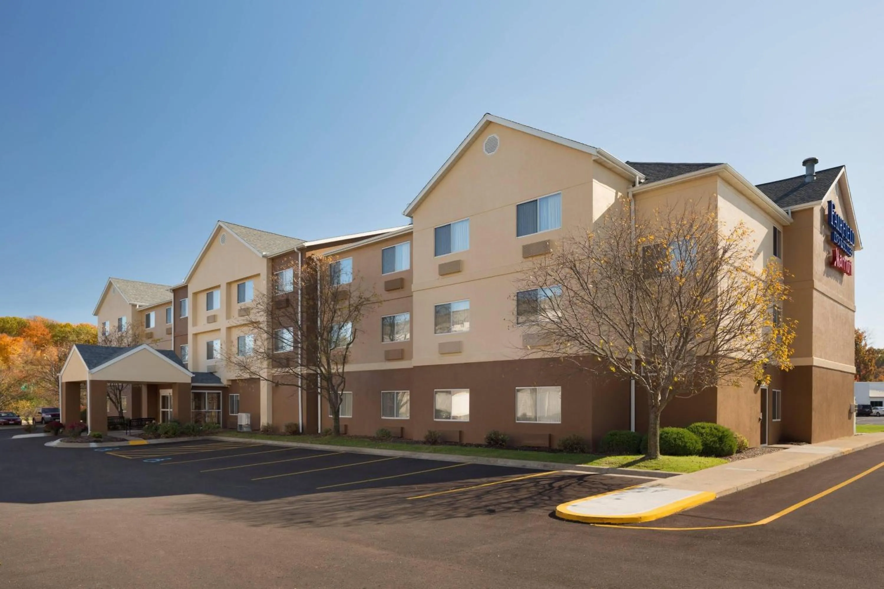 Property building in Fairfield Inn & Suites Youngstown Boardman Poland