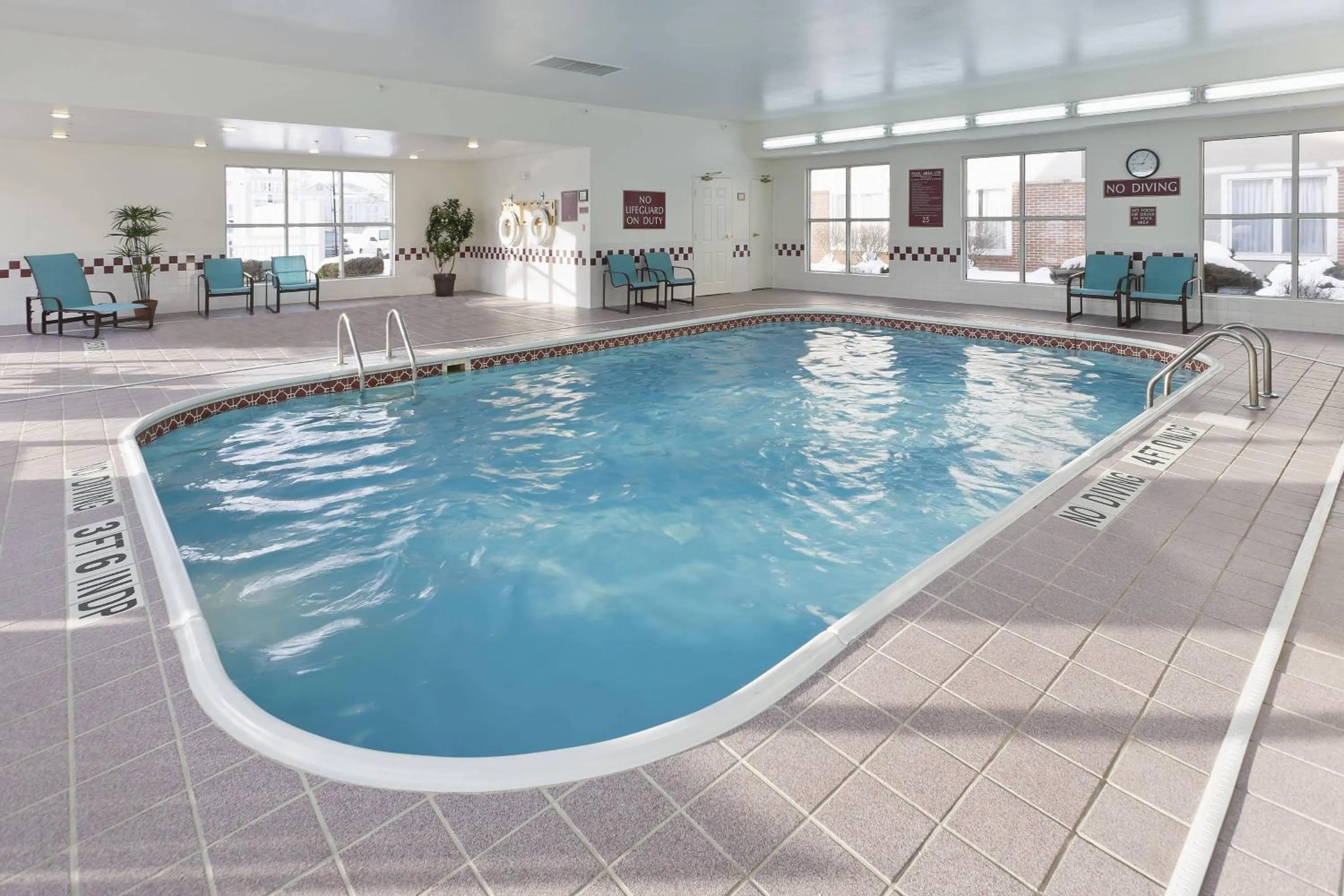 Swimming pool in Residence Inn Youngstown Boardman/Poland