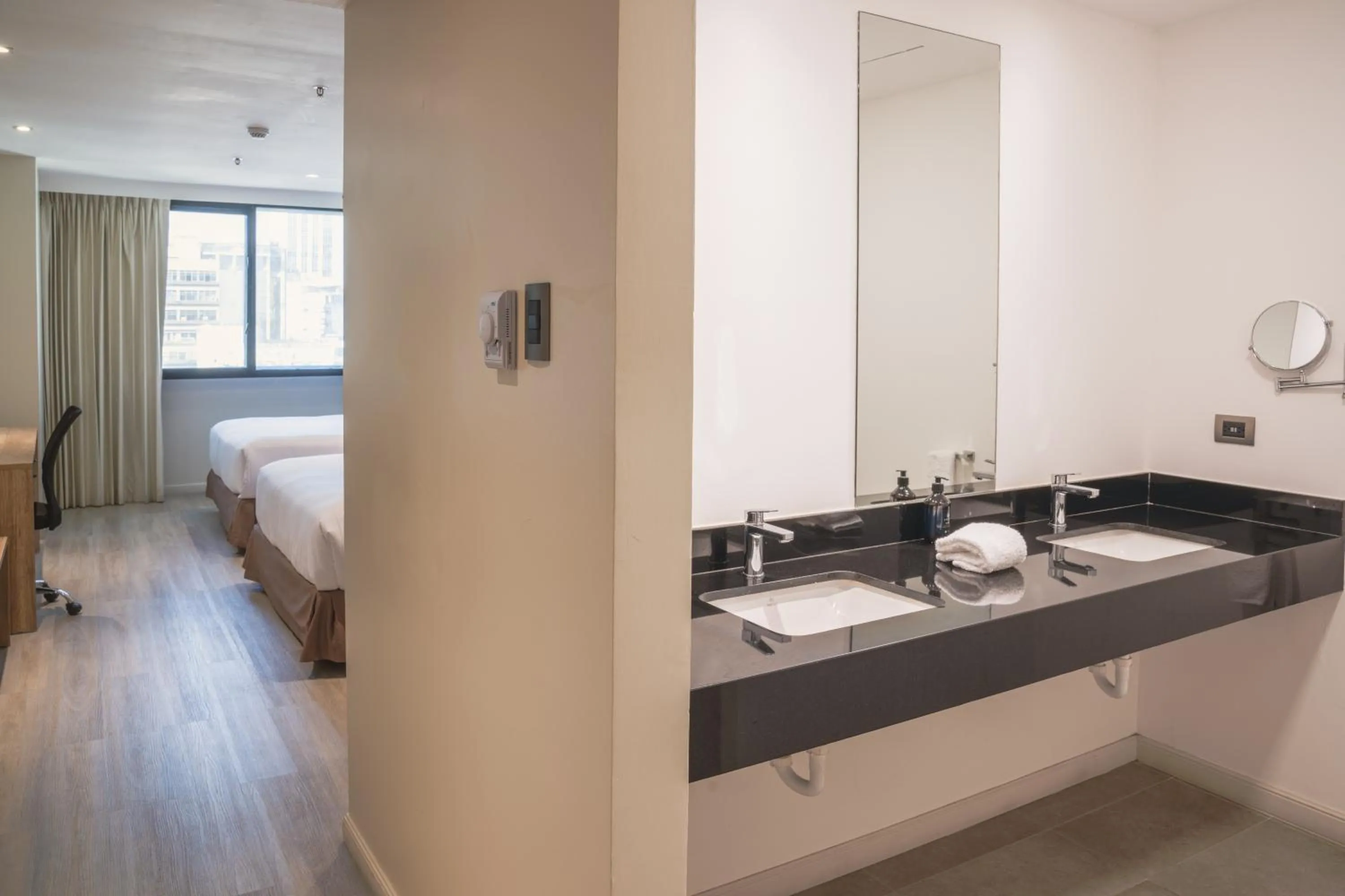 Bathroom, Bed in Unipark by Oro Verde Hotels