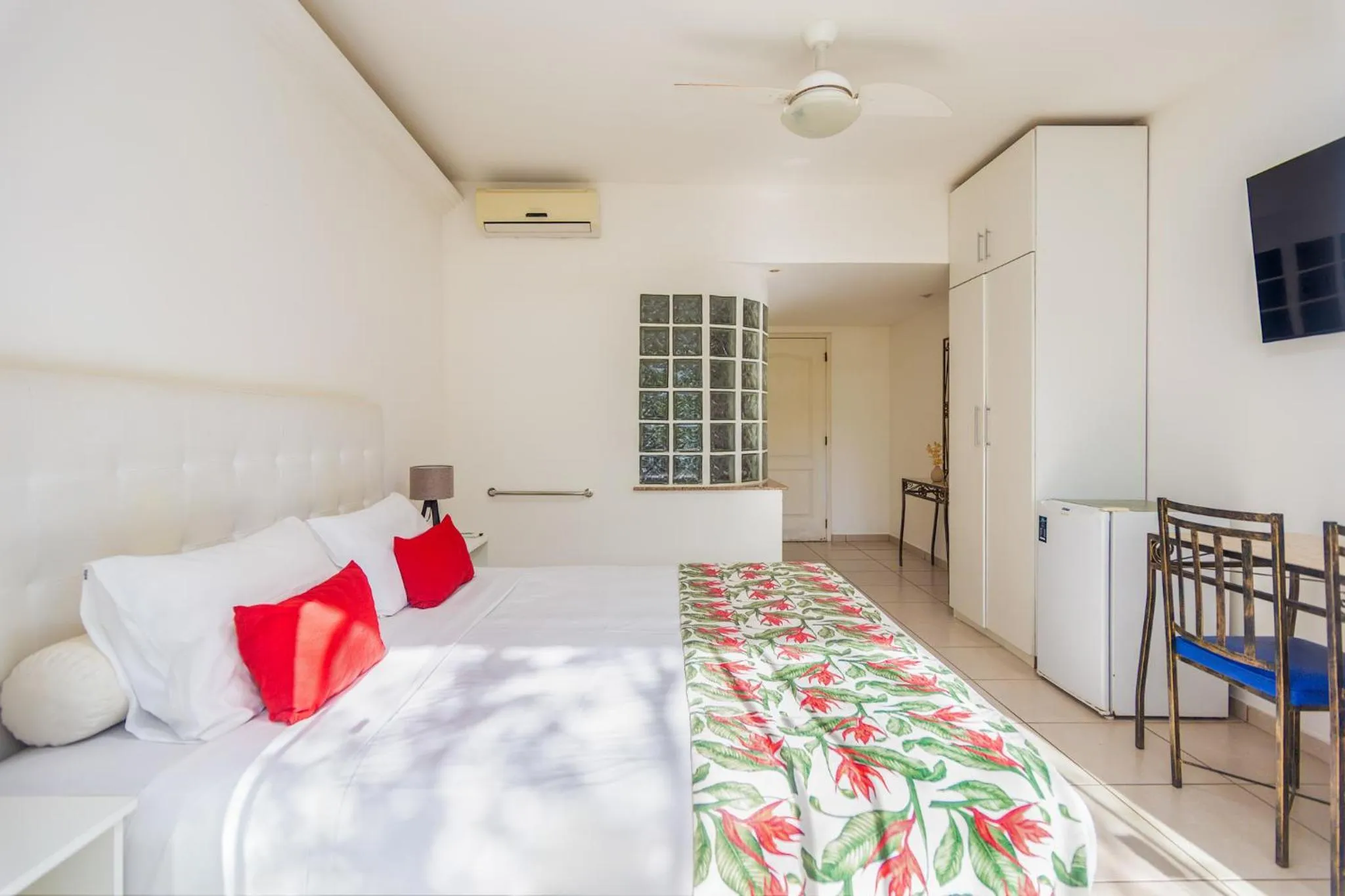 Photo of the whole room, Bed in Hotel Miratlantico Búzios