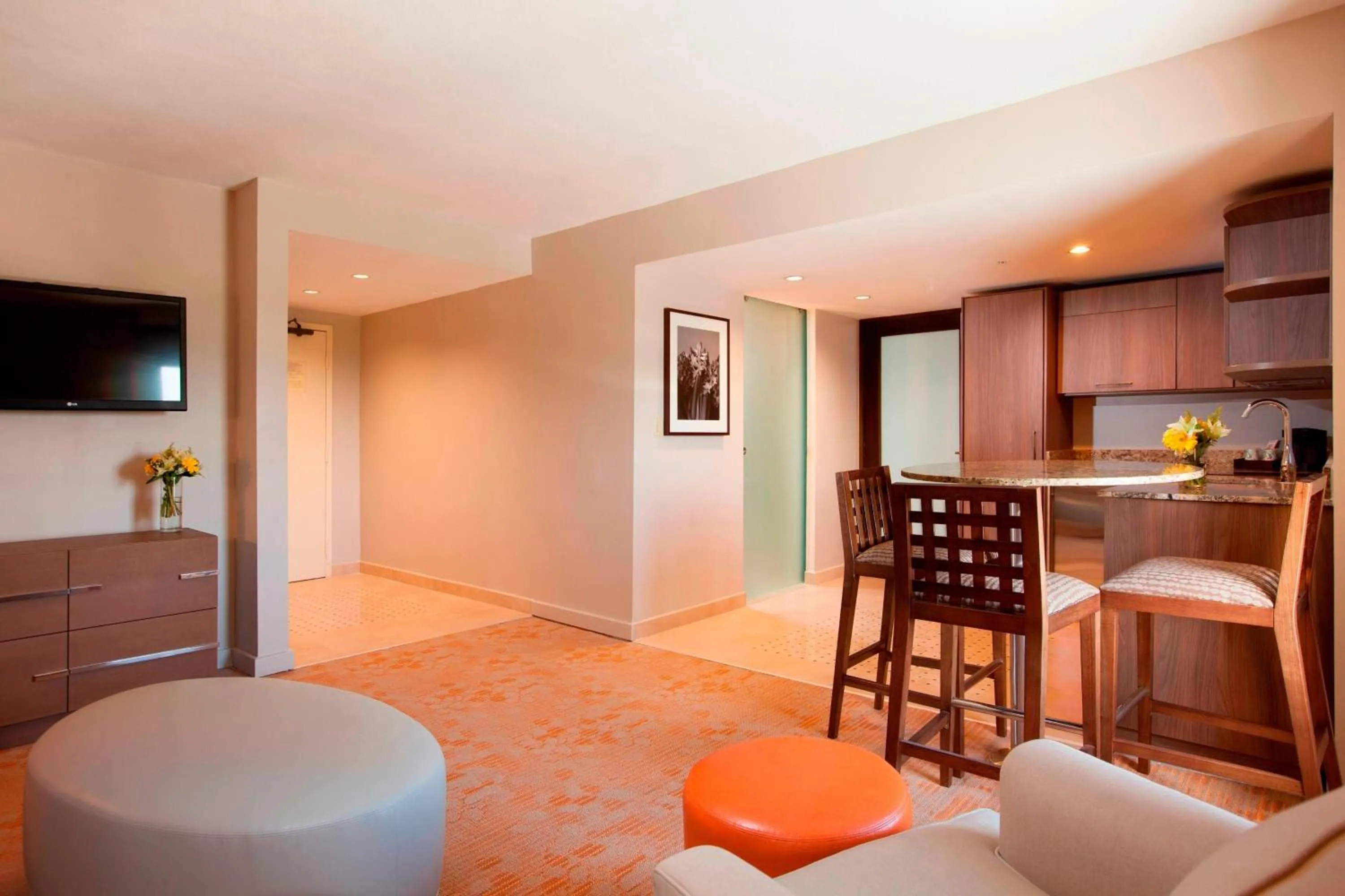 Living room in Courtyard by Marriott Isla Verde Beach Resort