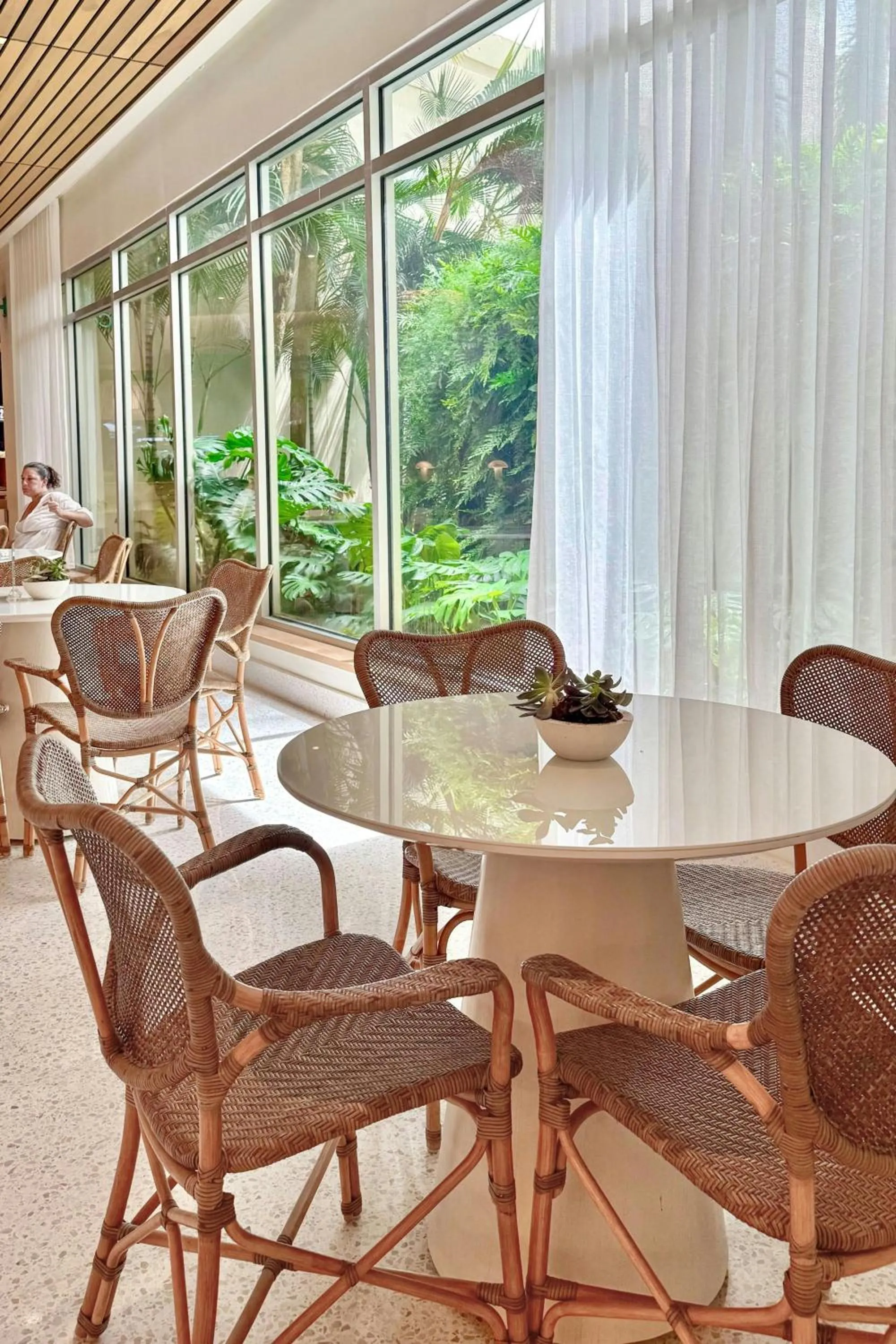 Restaurant/places to eat in Courtyard by Marriott Isla Verde Beach Resort